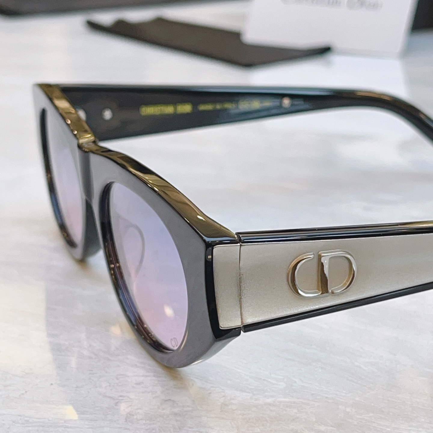 ，【DIO* 】迪*奥新款太阳镜，MODEL：Dior Glow B2F，SIZE：56口18-147