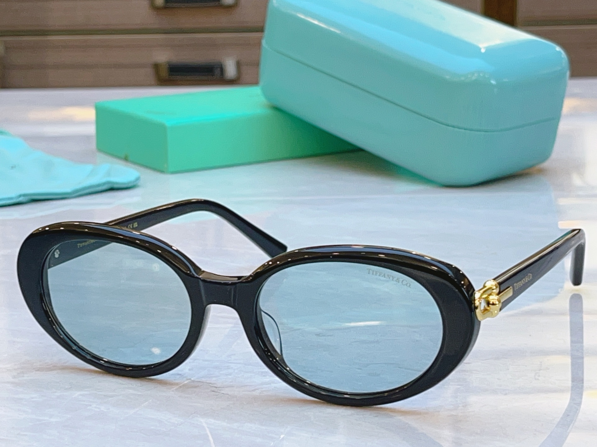 ，【Tiffany & Co.】蒂芙*尼新款太阳镜，Mod：TF4242D，Size：55口19-140