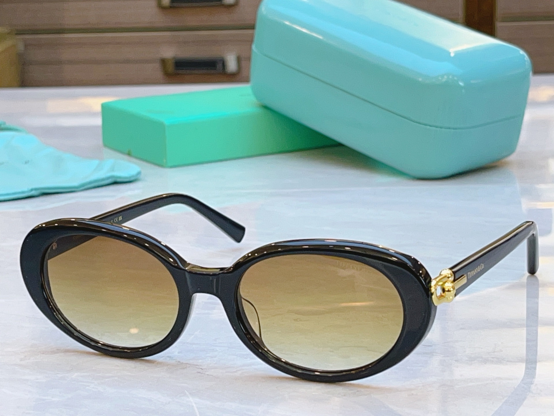 ，【Tiffany & Co.】蒂芙*尼新款太阳镜，Mod：TF4242D，Size：55口19-140