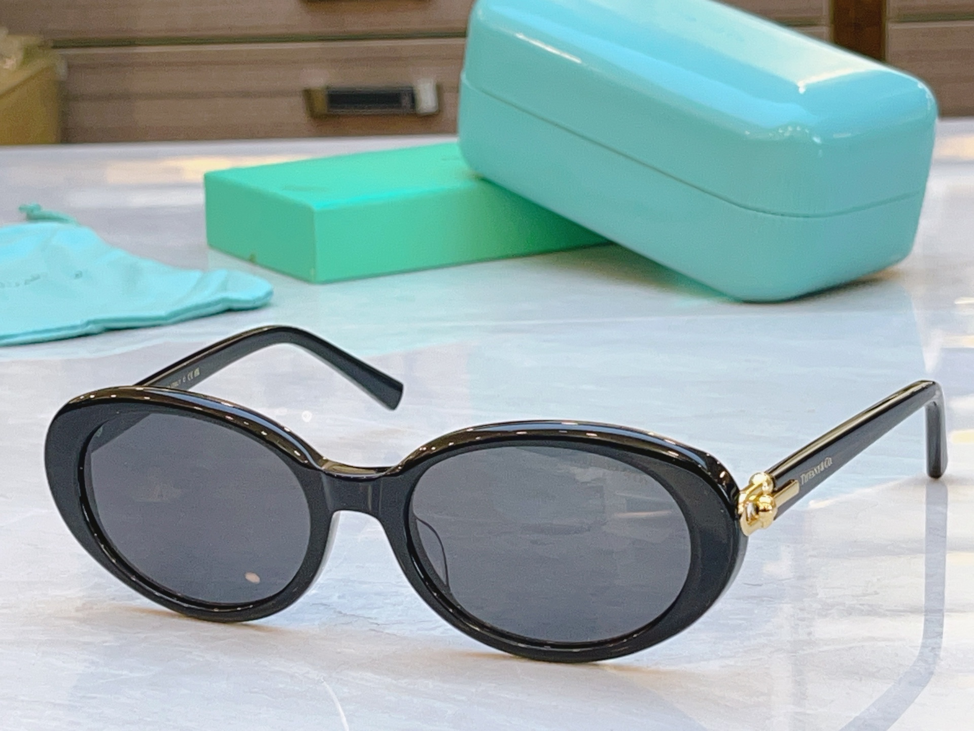 ，【Tiffany & Co.】蒂芙*尼新款太阳镜，Mod：TF4242D，Size：55口19-140