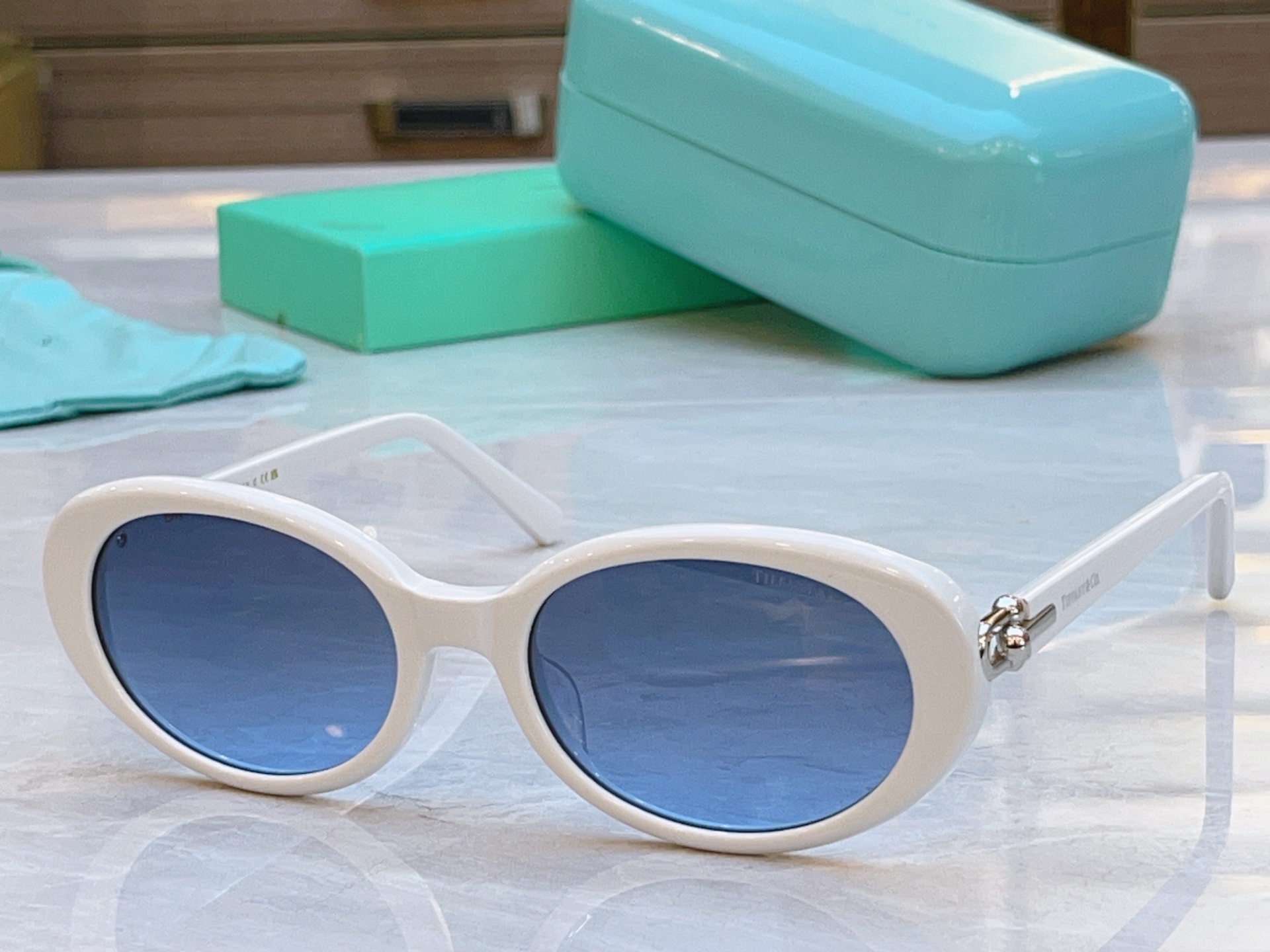 ，【Tiffany & Co.】蒂芙*尼新款太阳镜，Mod：TF4242D，Size：55口19-140