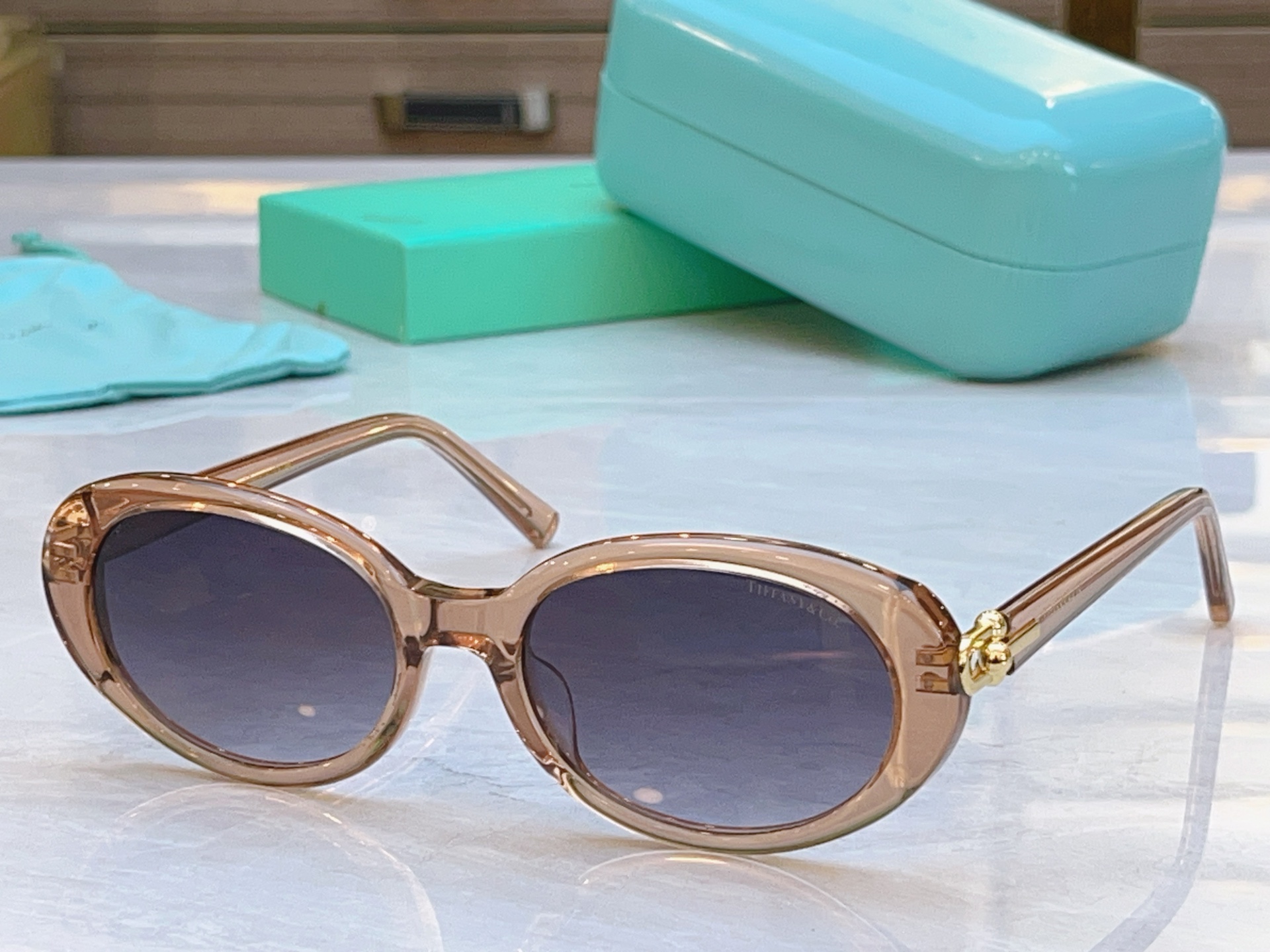 ，【Tiffany & Co.】蒂芙*尼新款太阳镜，Mod：TF4242D，Size：55口19-140