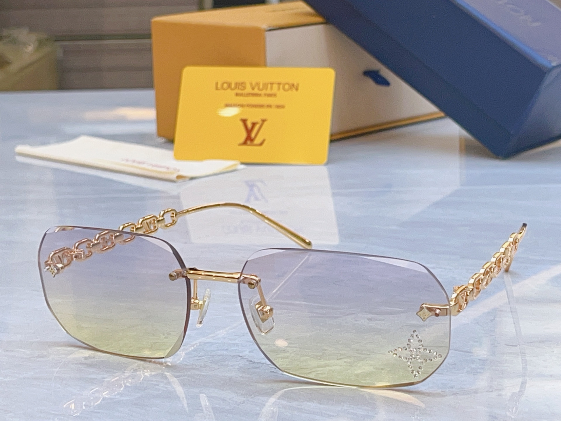 ，【LOUIS VUITTO*】路易*威登新款太阳镜，MODEL：Z2053U，SIZE：63口18-1