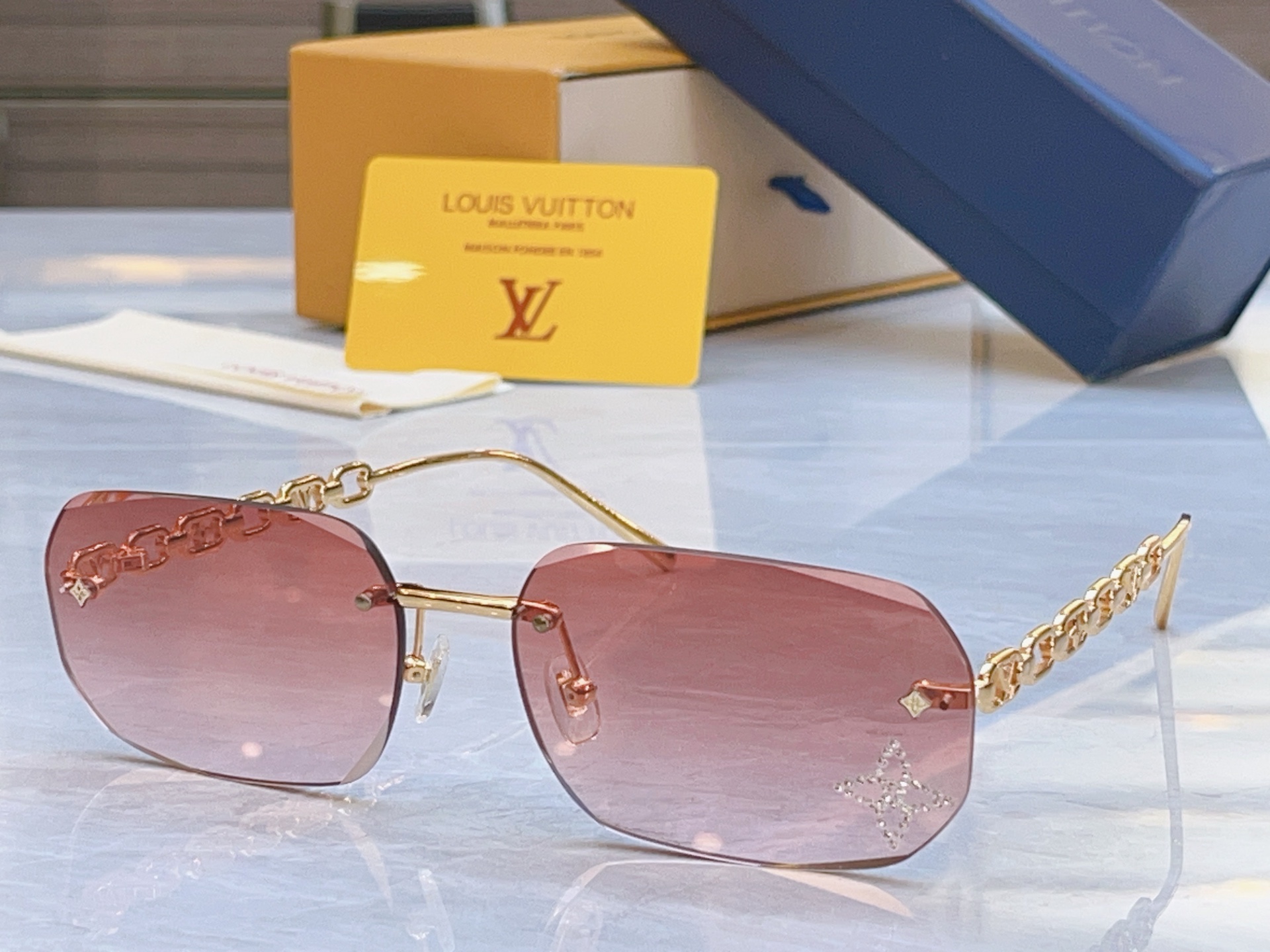 ，【LOUIS VUITTO*】路易*威登新款太阳镜，MODEL：Z2053U，SIZE：63口18-1