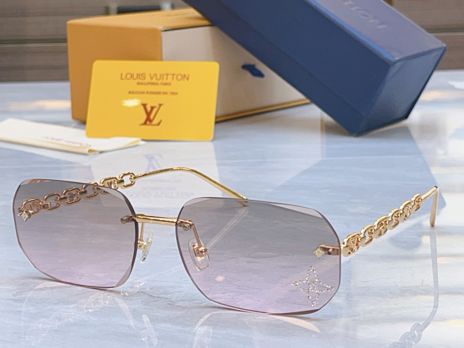 ，【LOUIS VUITTO*】路易*威登新款太阳镜，MODEL：Z2053U，SIZE：63口18-1