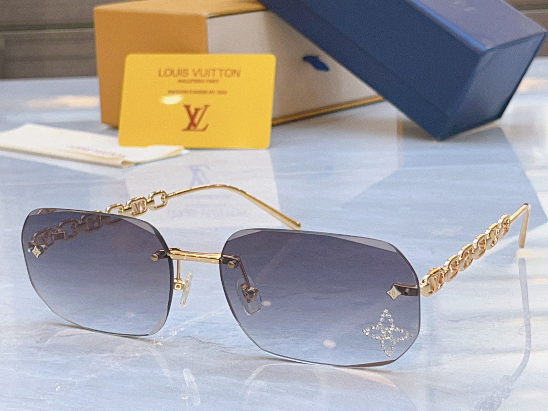 ，【LOUIS VUITTO*】路易*威登新款太阳镜，MODEL：Z2053U，SIZE：63口18-1