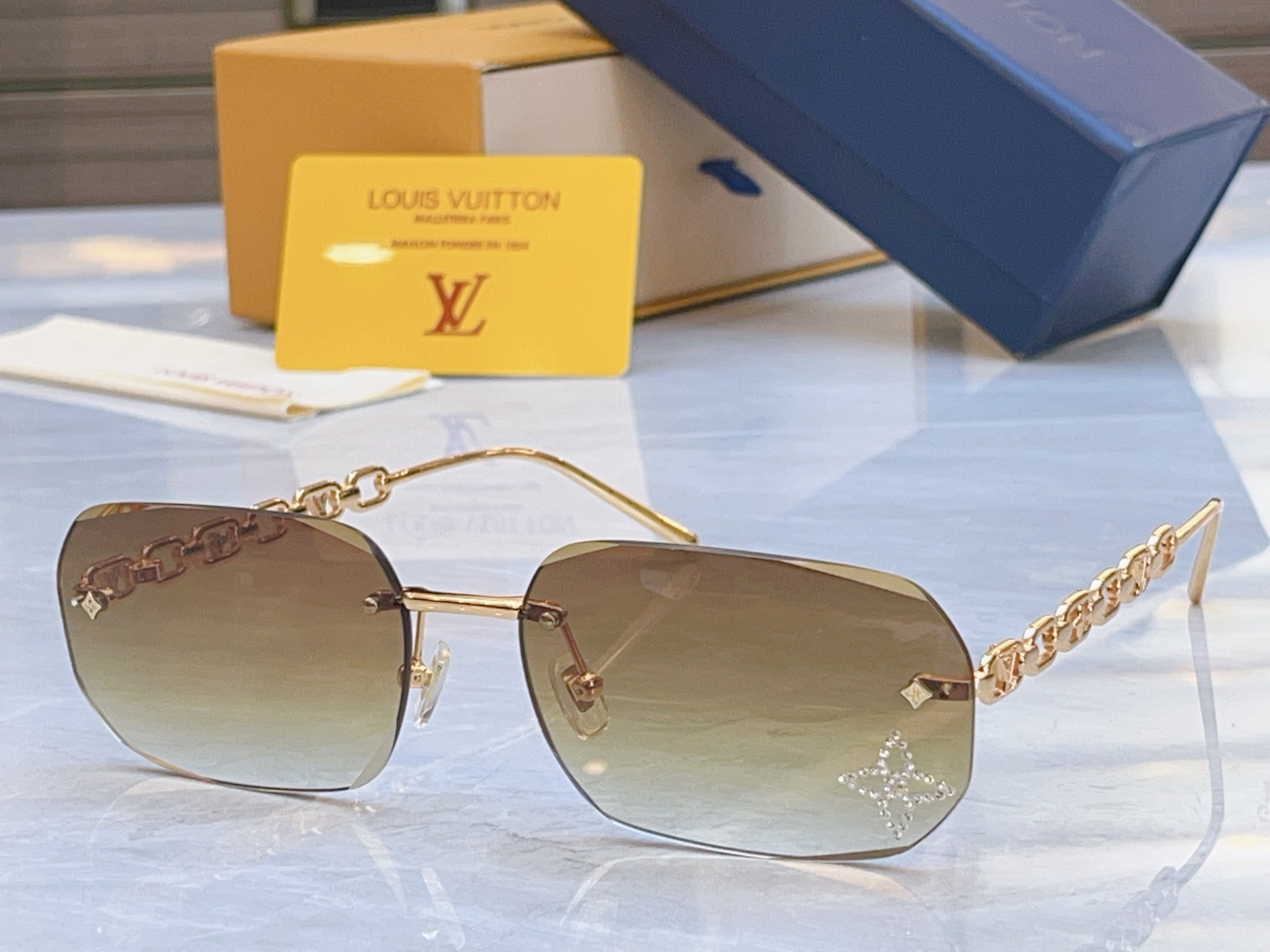 ，【LOUIS VUITTO*】路易*威登新款太阳镜，MODEL：Z2053U，SIZE：63口18-1