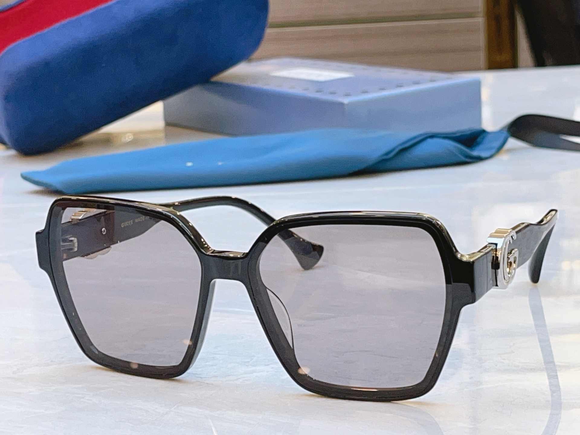 ，【GUCC*】古*驰新款太阳镜，MODEL：GG1646 ，SIZE：61口15-140