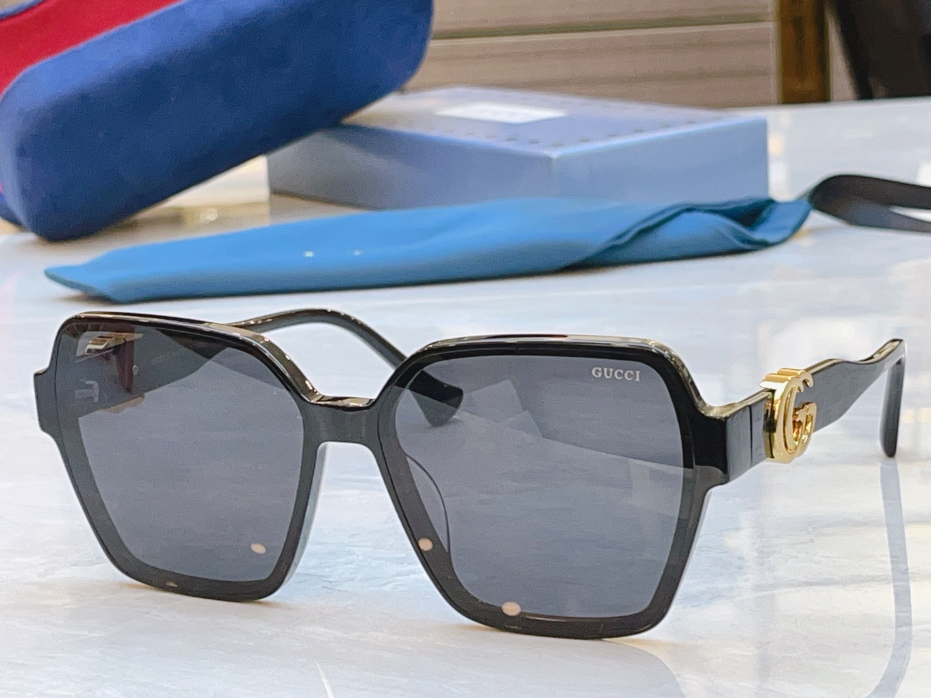 ，【GUCC*】古*驰新款太阳镜，MODEL：GG1646 ，SIZE：61口15-140