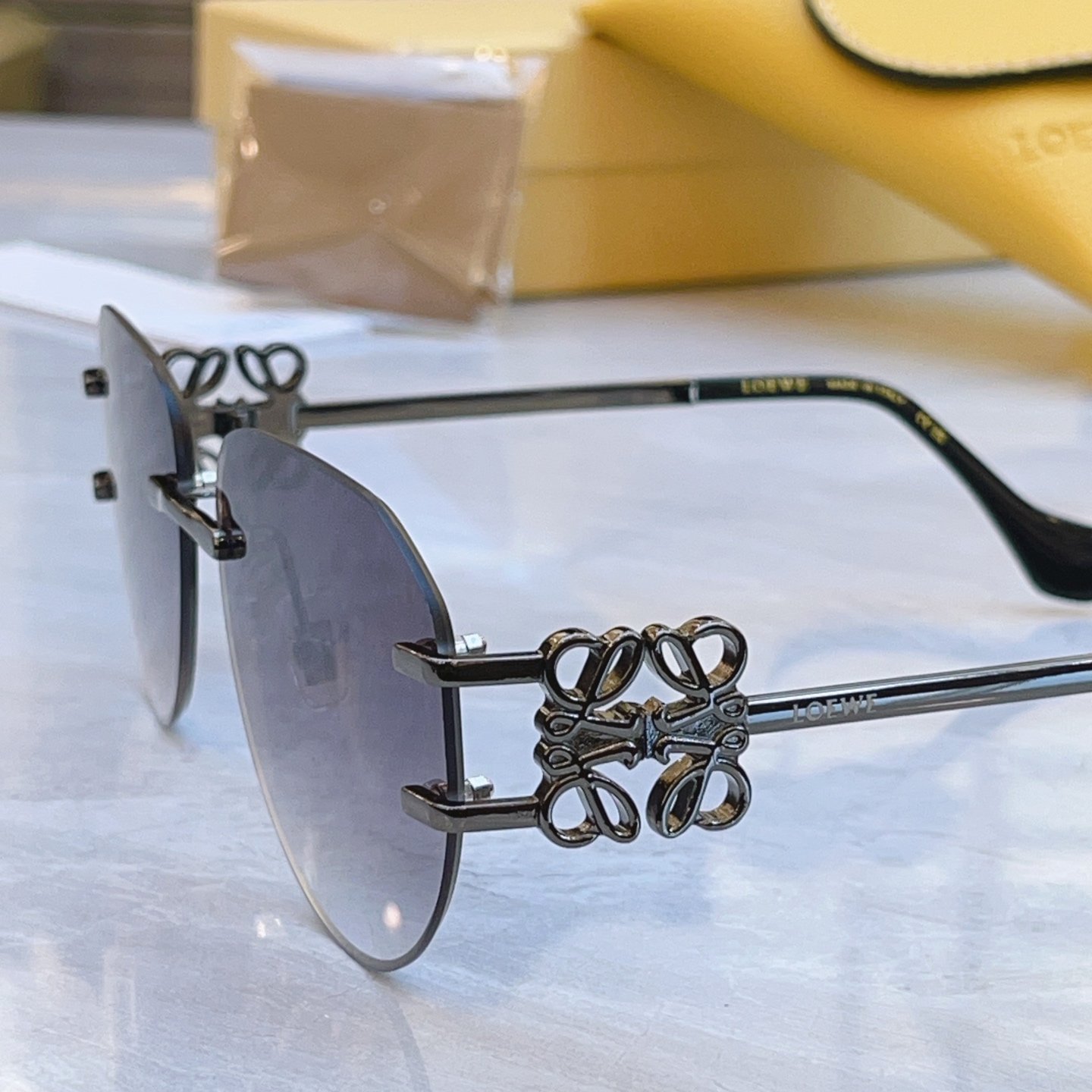 ，【LOEW*】罗意*威新款太阳镜，MODEL：LW5092S，SIZE：62口16-135