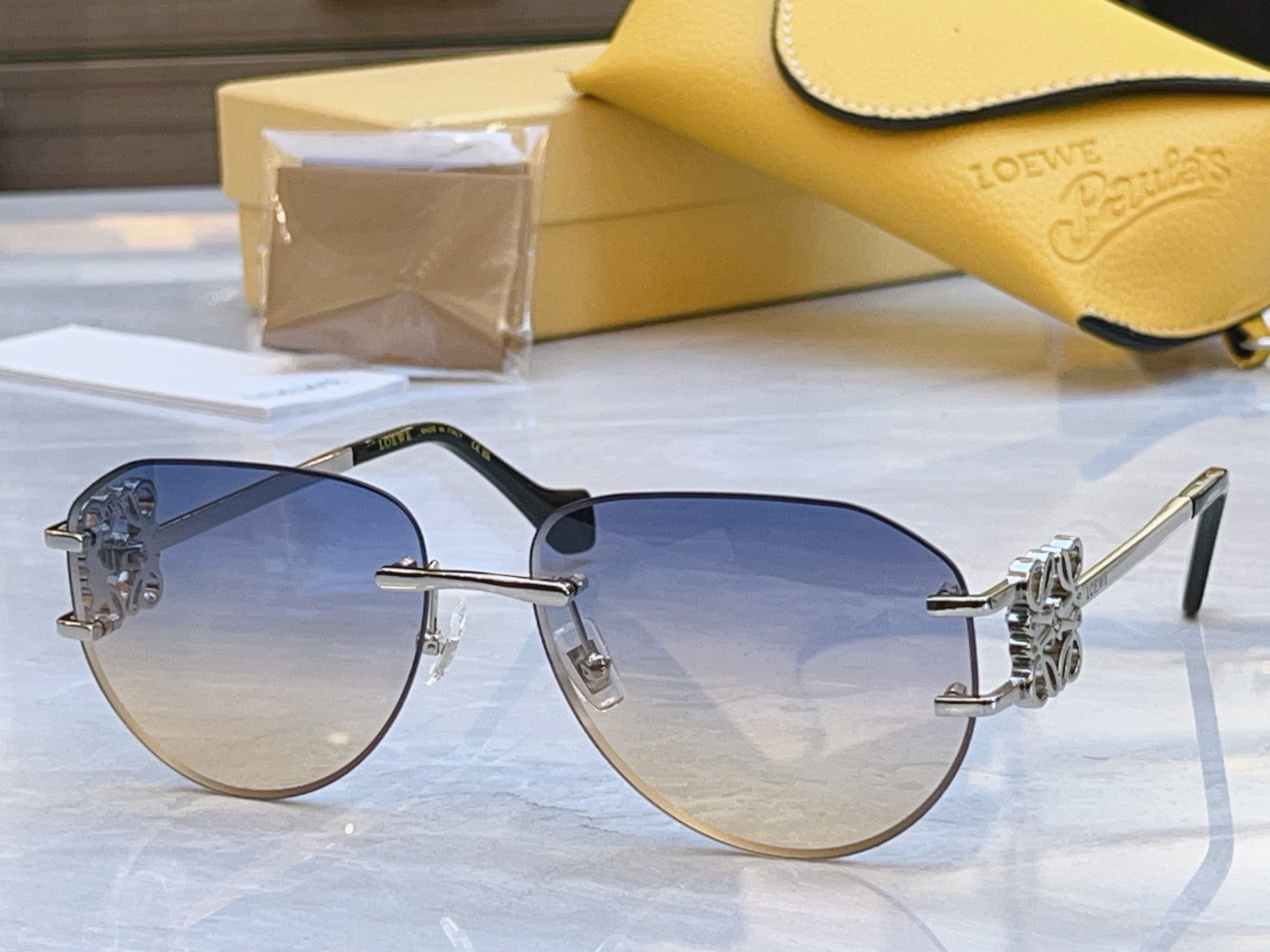 ，【LOEW*】罗意*威新款太阳镜，MODEL：LW5092S，SIZE：62口16-135