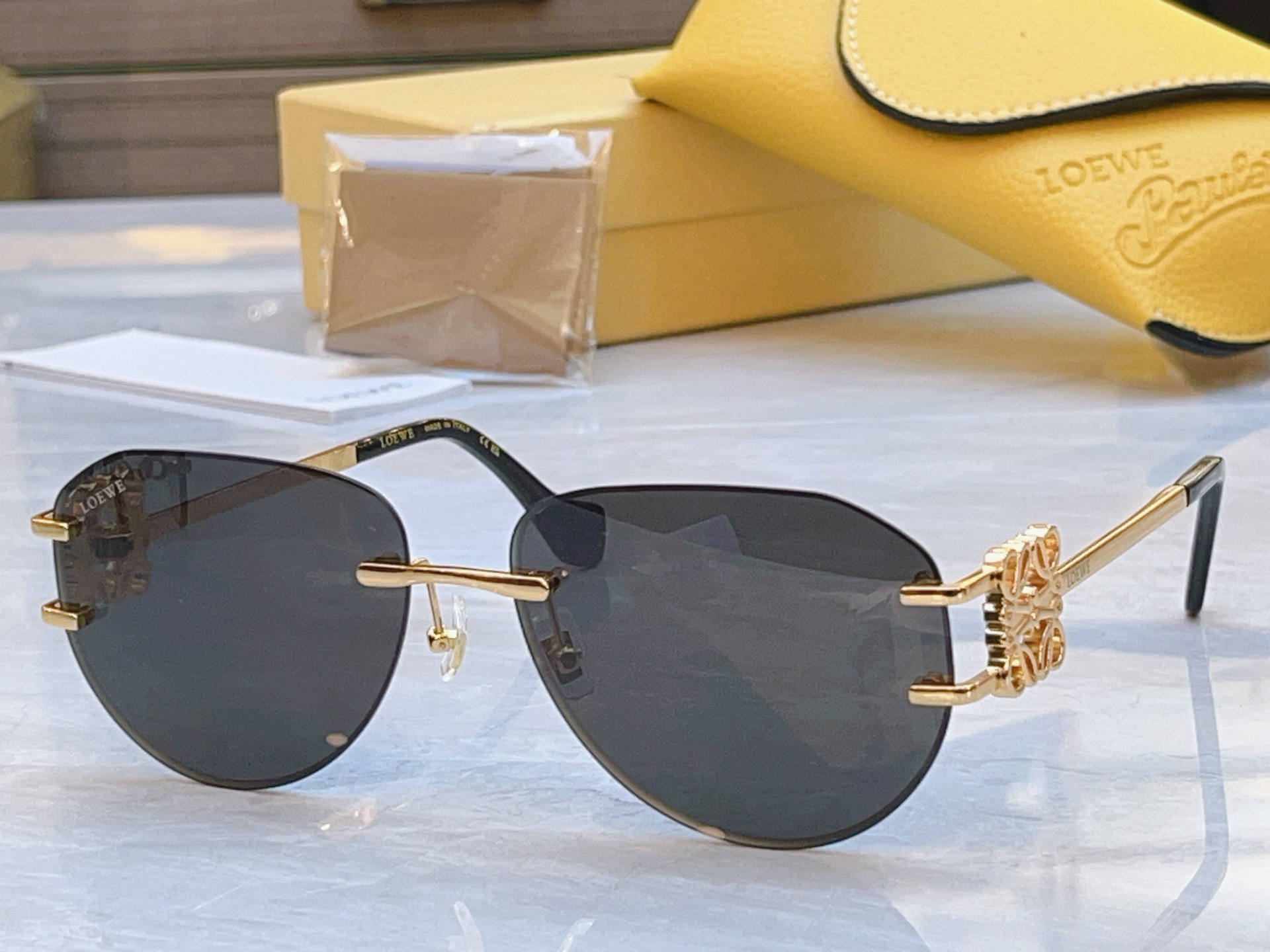 ，【LOEW*】罗意*威新款太阳镜，MODEL：LW5092S，SIZE：62口16-135