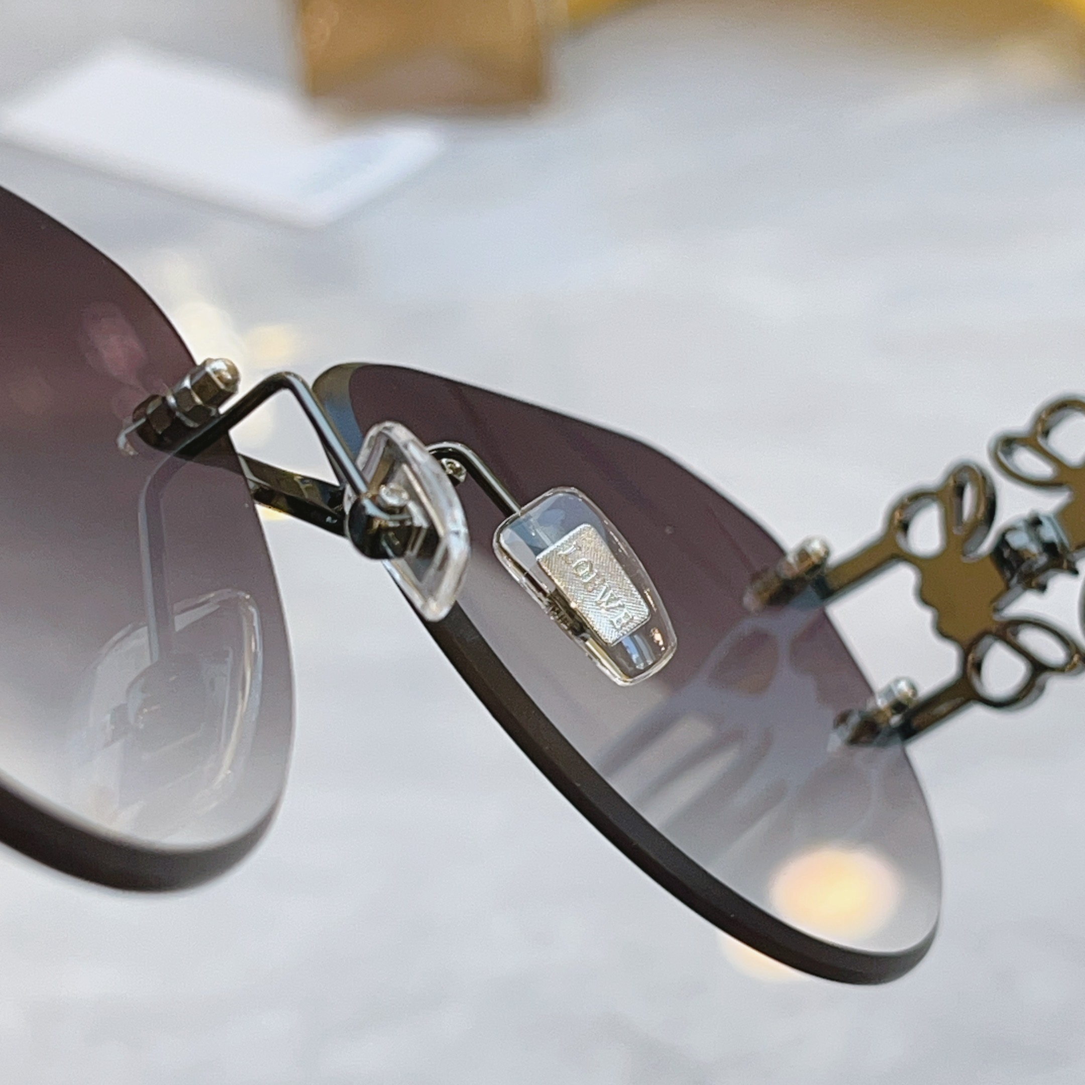 ，【LOEW*】罗意*威新款太阳镜，MODEL：LW5092S，SIZE：62口16-135