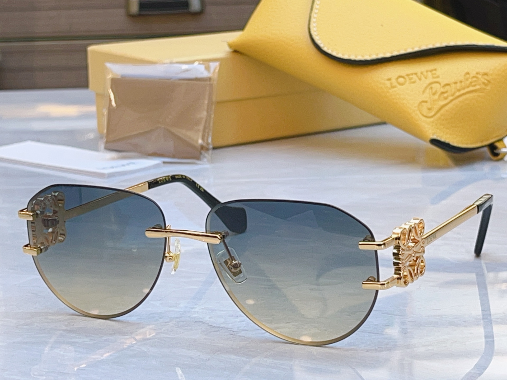 ，【LOEW*】罗意*威新款太阳镜，MODEL：LW5092S，SIZE：62口16-135