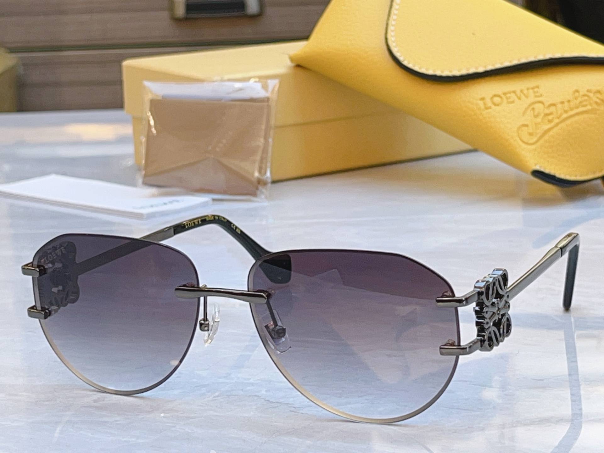 ，【LOEW*】罗意*威新款太阳镜，MODEL：LW5092S，SIZE：62口16-135