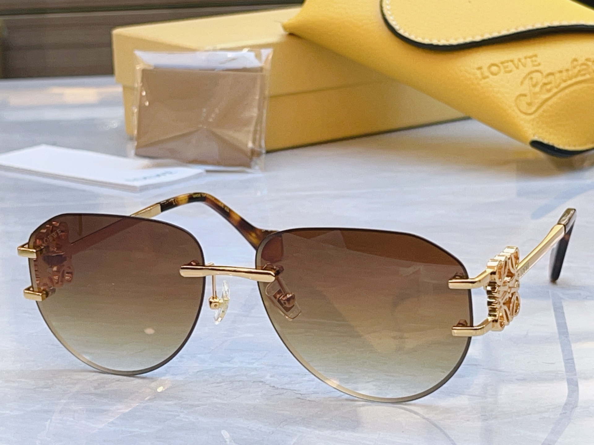 ，【LOEW*】罗意*威新款太阳镜，MODEL：LW5092S，SIZE：62口16-135