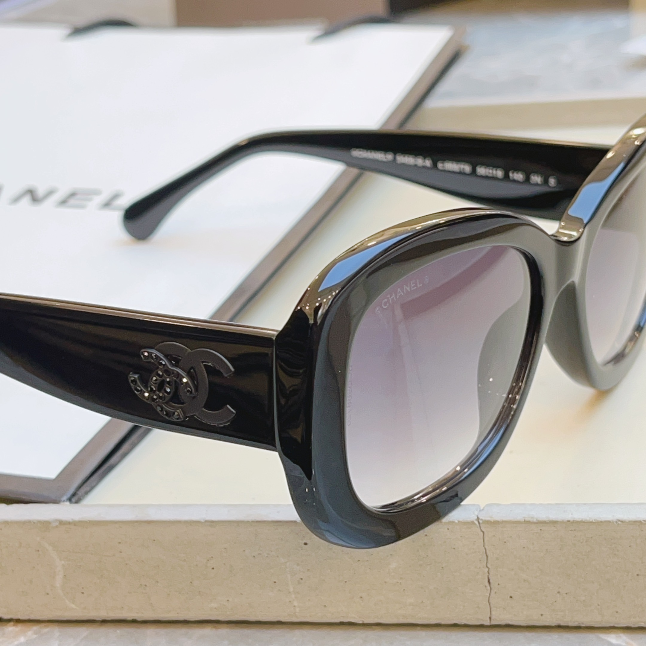 ，【CHAN*】香奈*儿新款太阳镜，高版本✨✨MODEL：CH5468-B-A，SIZE：56口18-1