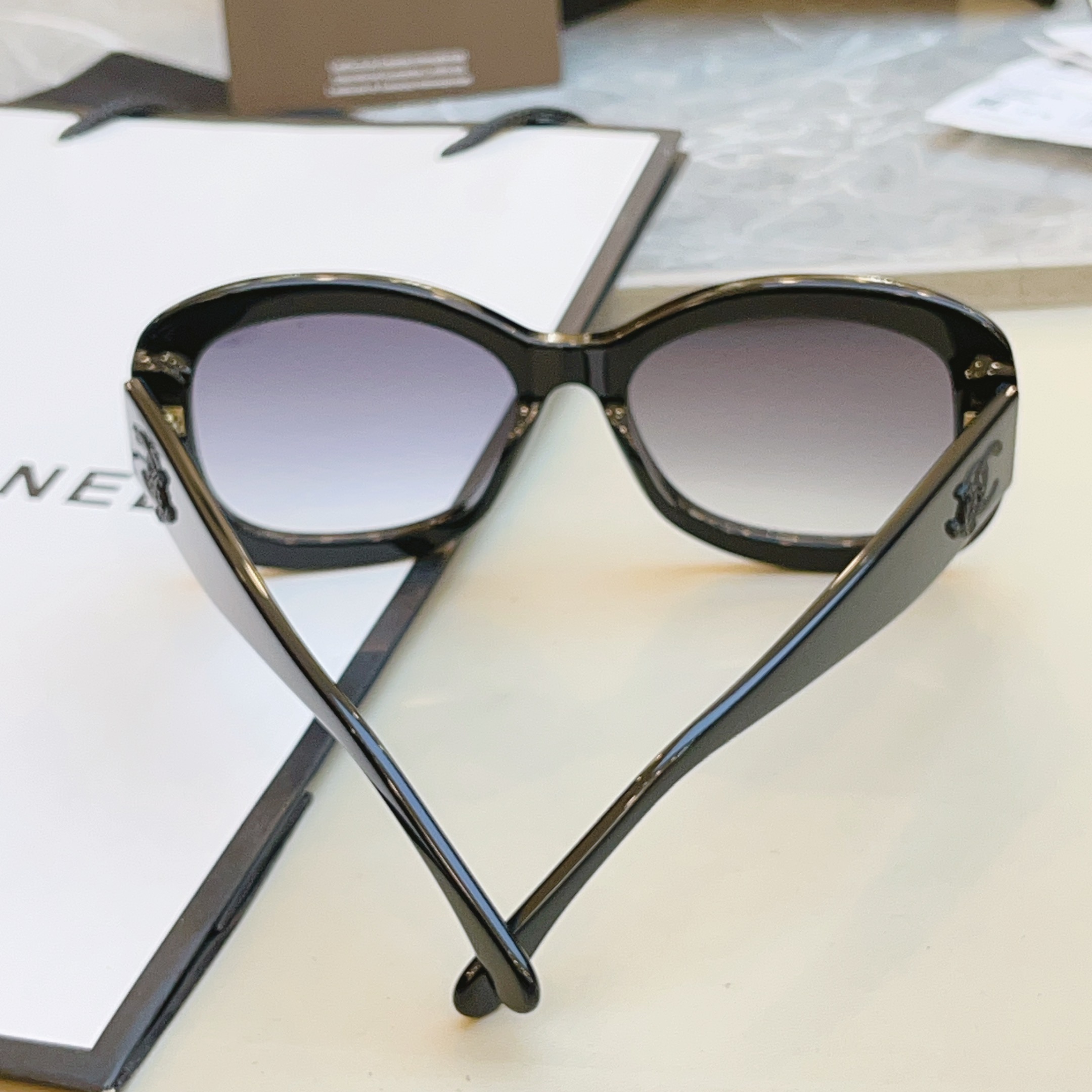 ，【CHAN*】香奈*儿新款太阳镜，高版本✨✨MODEL：CH5468-B-A，SIZE：56口18-1