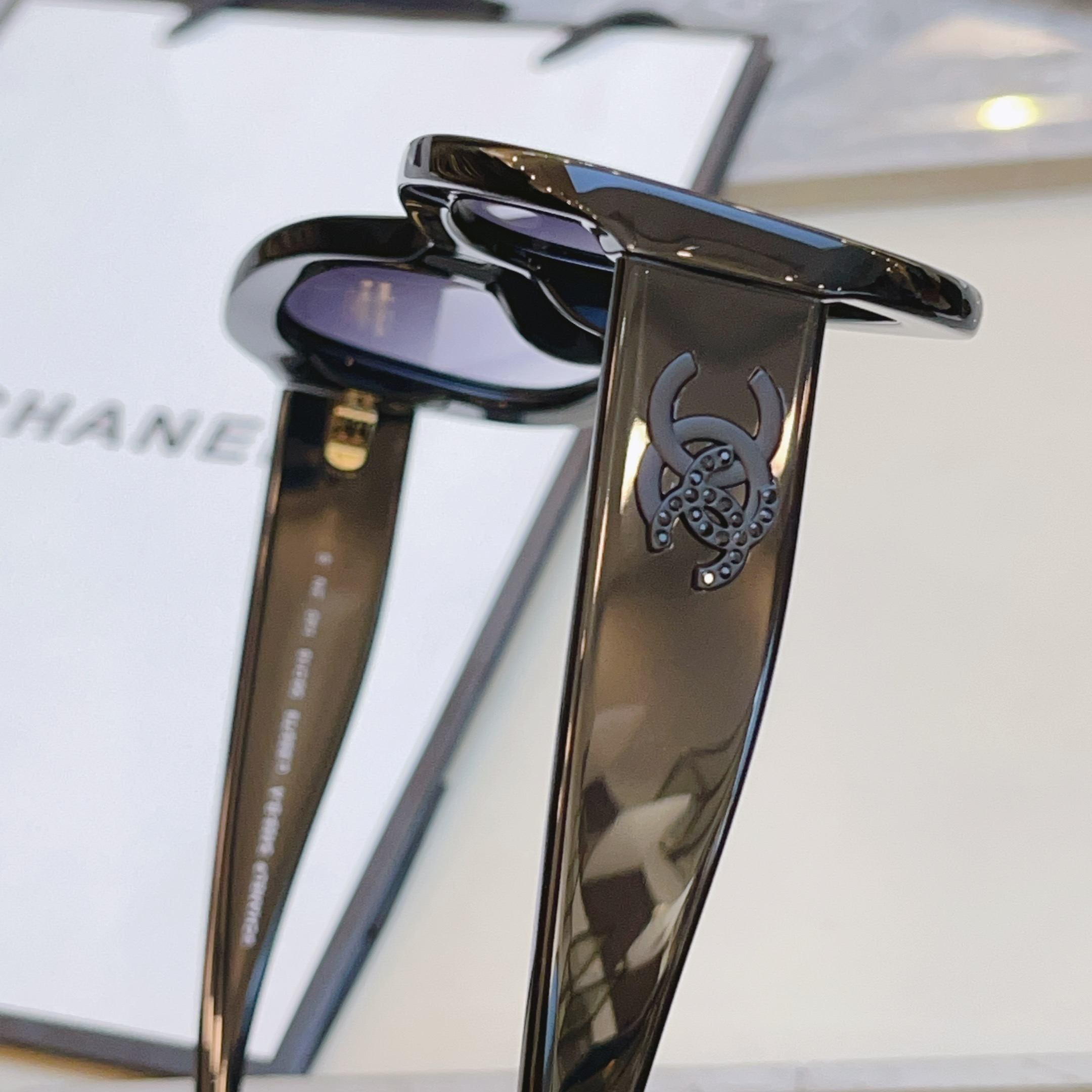 ，【CHAN*】香奈*儿新款太阳镜，高版本✨✨MODEL：CH5468-B-A，SIZE：56口18-1