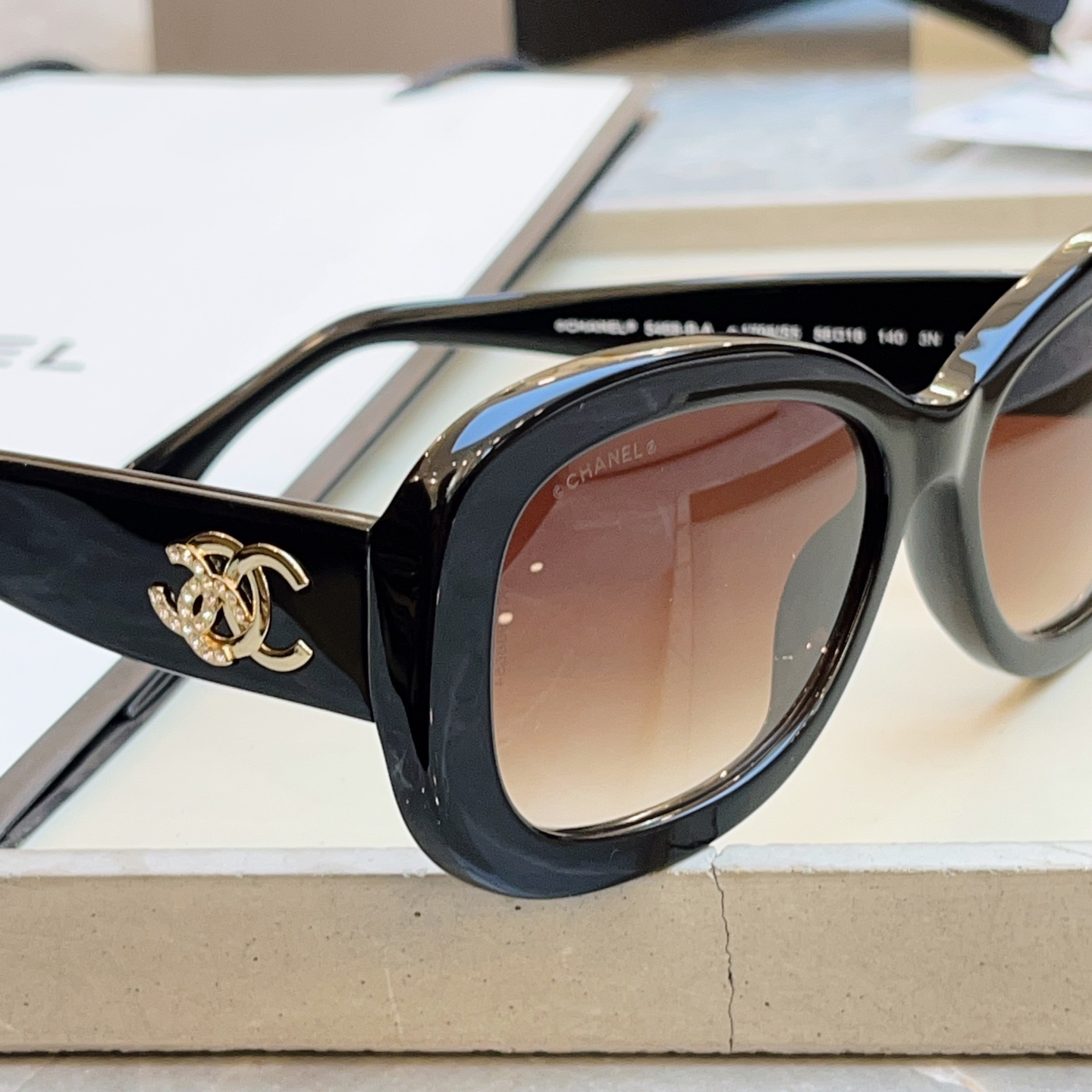 ，【CHAN*】香奈*儿新款太阳镜，高版本✨✨MODEL：CH5468-B-A，SIZE：56口18-1