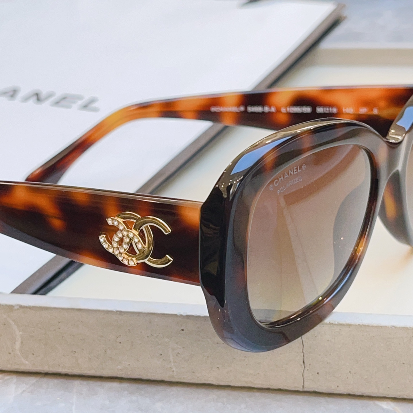 ，【CHAN*】香奈*儿新款太阳镜，高版本✨✨MODEL：CH5468-B-A，SIZE：56口18-1