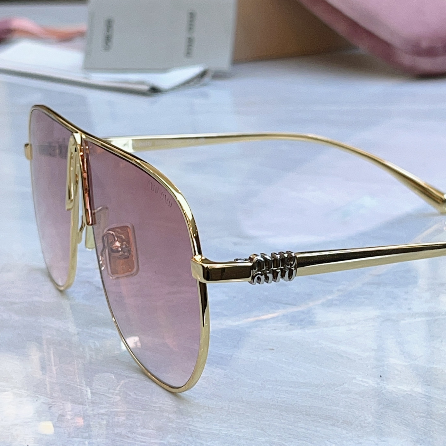 ，【MIUMI*】缪*缪新款太阳镜🕶️，Mod:SMU 56，SIZE:66口2-140