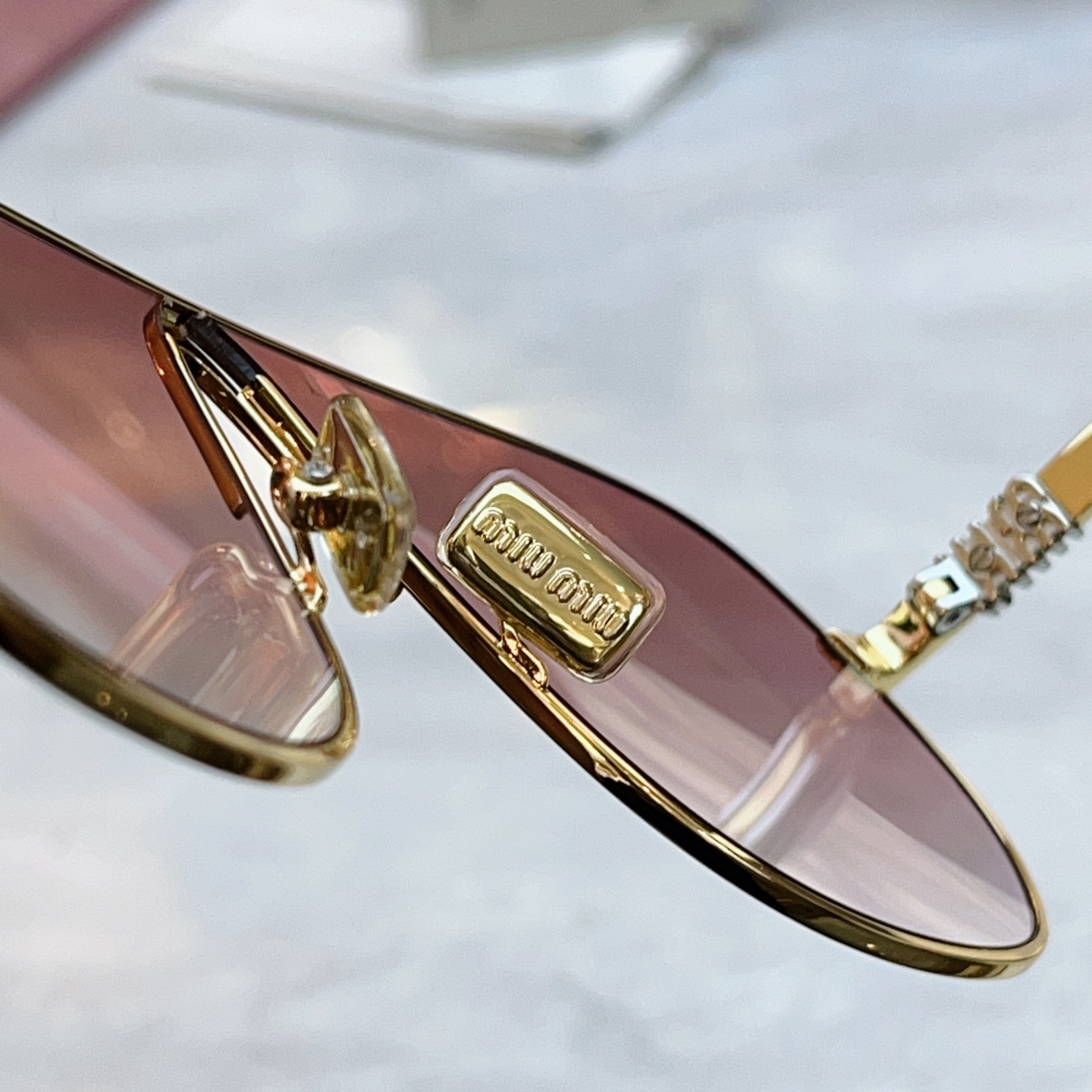 ，【MIUMI*】缪*缪新款太阳镜🕶️，Mod:SMU 56，SIZE:66口2-140