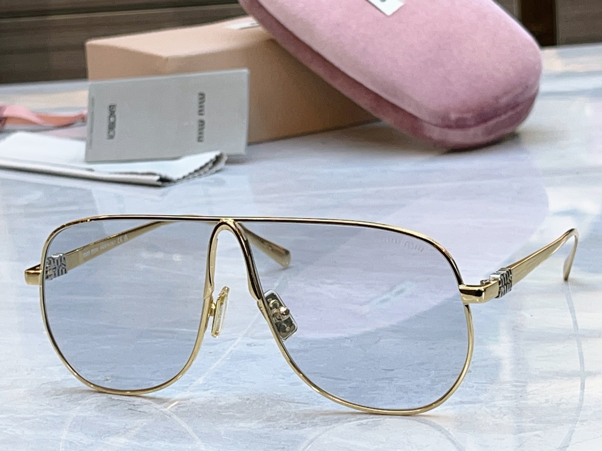 ，【MIUMI*】缪*缪新款太阳镜🕶️，Mod:SMU 56，SIZE:66口2-140