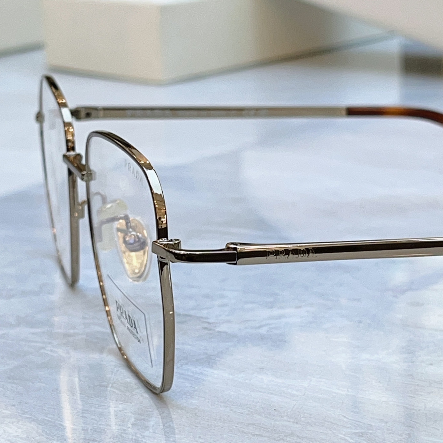 ，【PRAD*】普拉*达新款太阳镜🕶️，MODEL：PR C51VD，SIZE：51口20-145