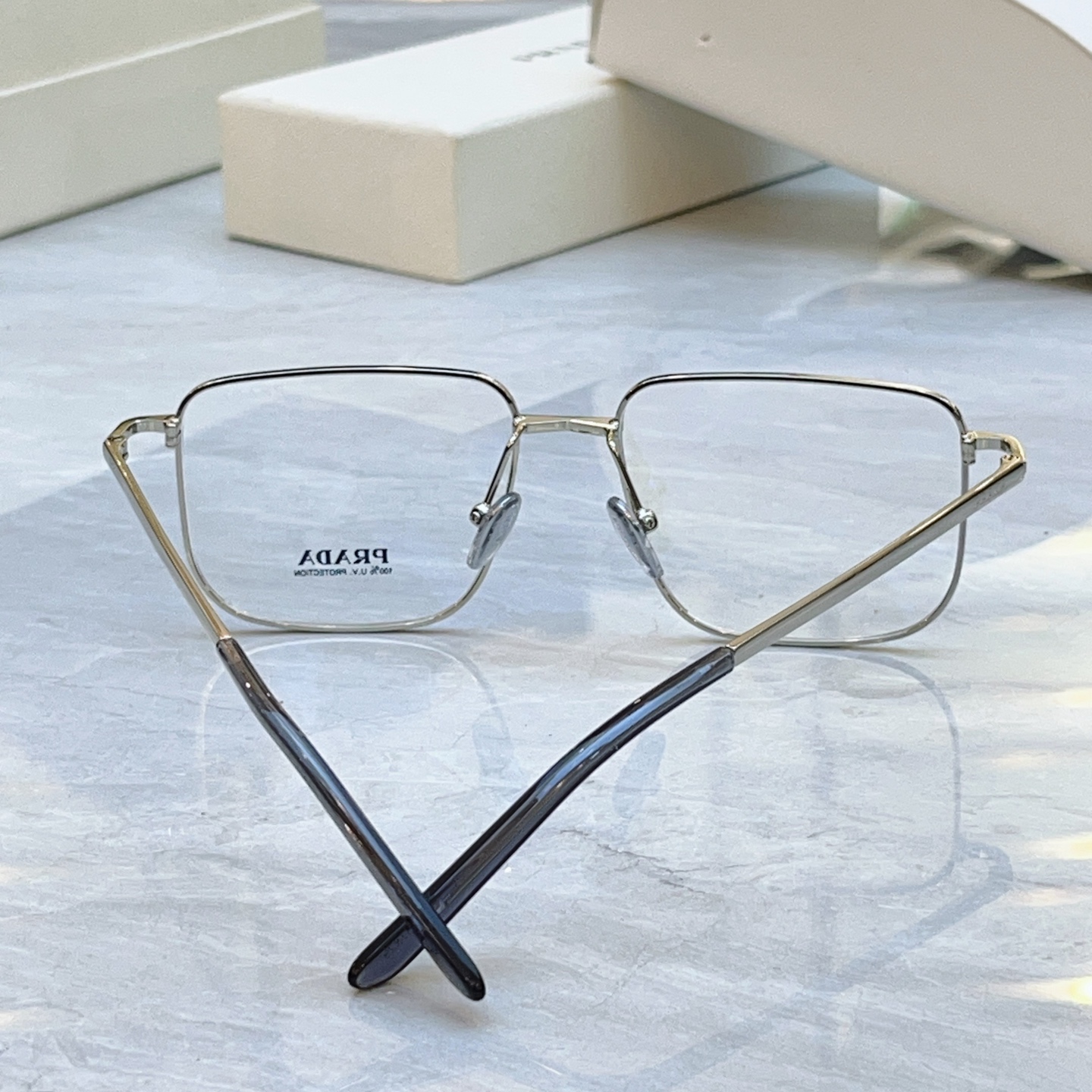 ，【PRAD*】普拉*达新款太阳镜🕶️，MODEL：PR C52VD，SIZE：52口17-145