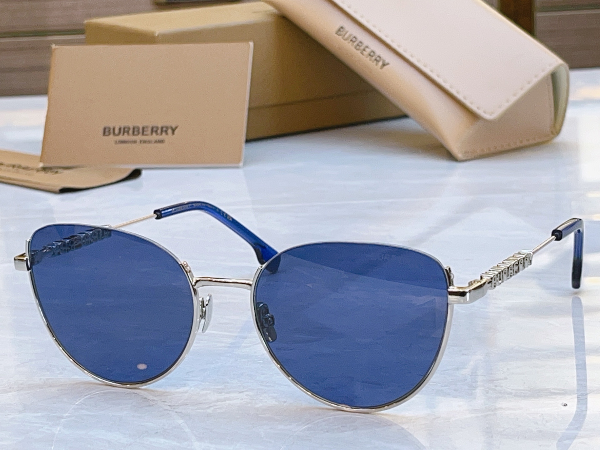 ，【BURBERR*】巴宝*莉新款太阳镜，MODEL：BE3144，SIZE：57口19-145