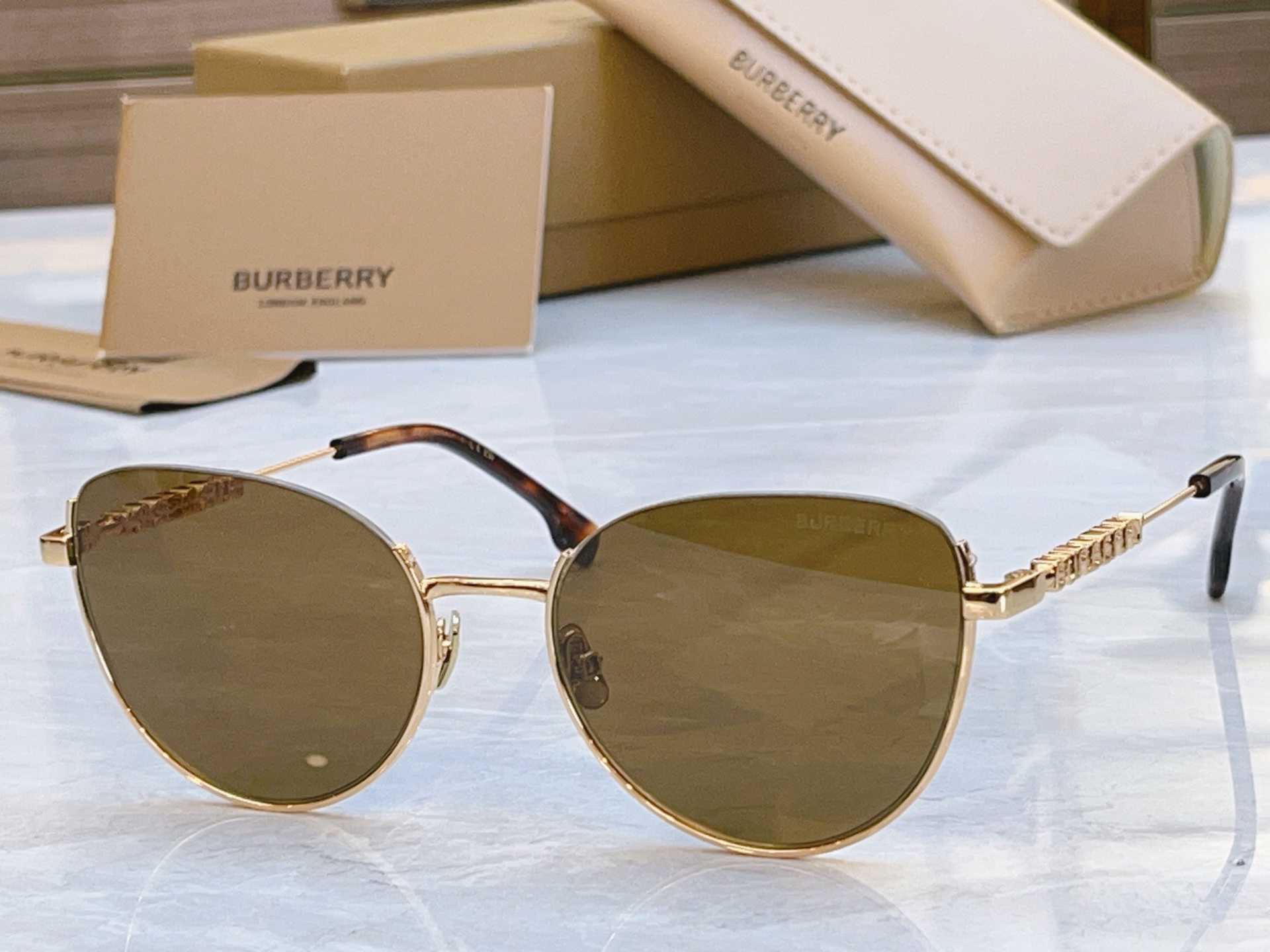 ，【BURBERR*】巴宝*莉新款太阳镜，MODEL：BE3144，SIZE：57口19-145