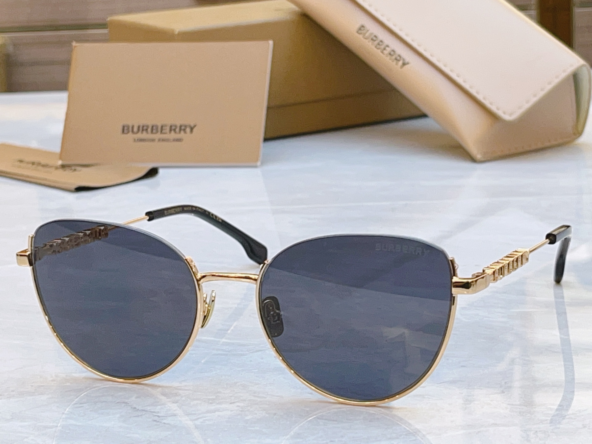 ，【BURBERR*】巴宝*莉新款太阳镜，MODEL：BE3144，SIZE：57口19-145