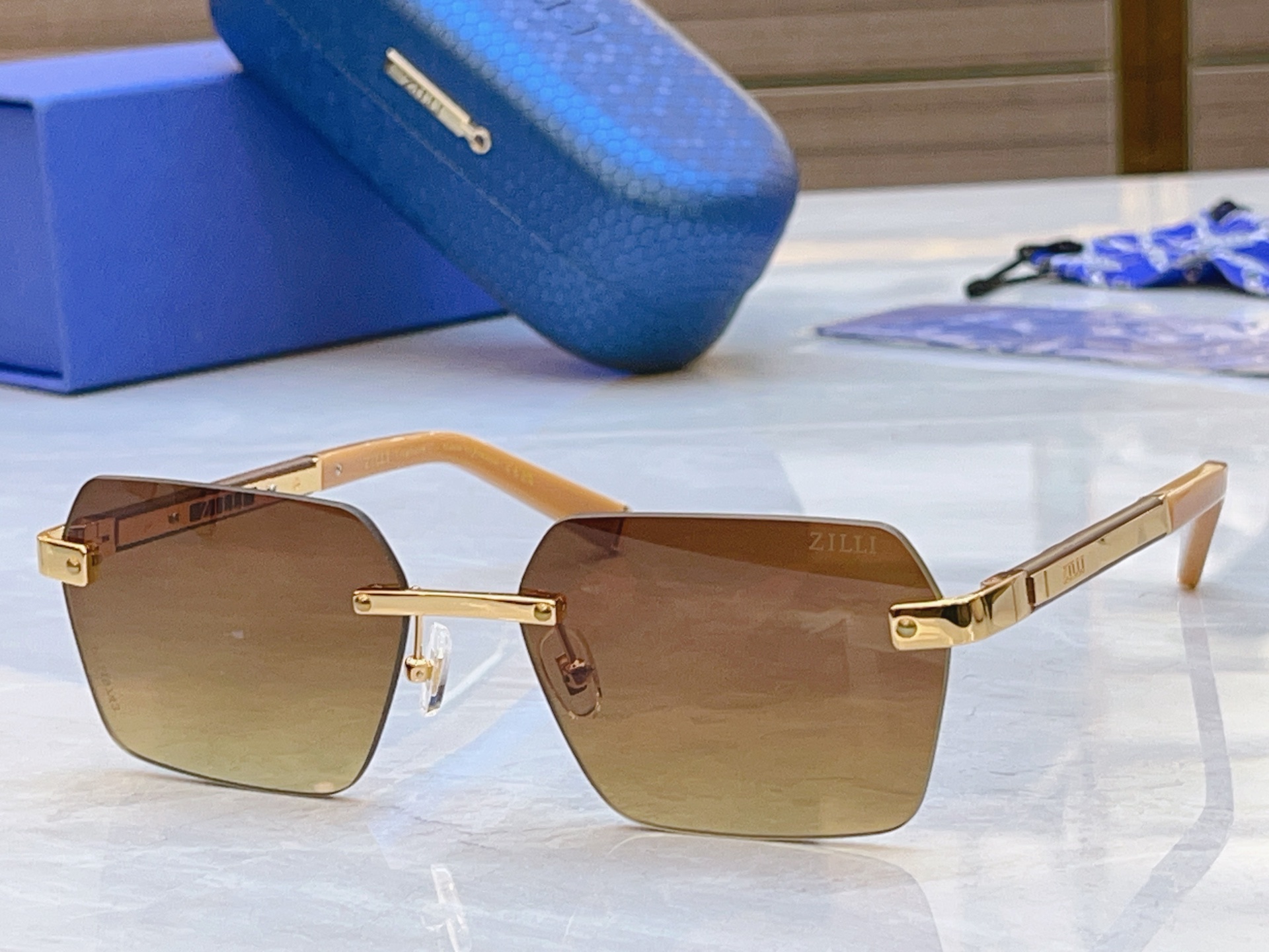 ，【ZEIZ*】蔡*司新款太阳镜，MODEL：ZI80134，SIZE：57口19-145