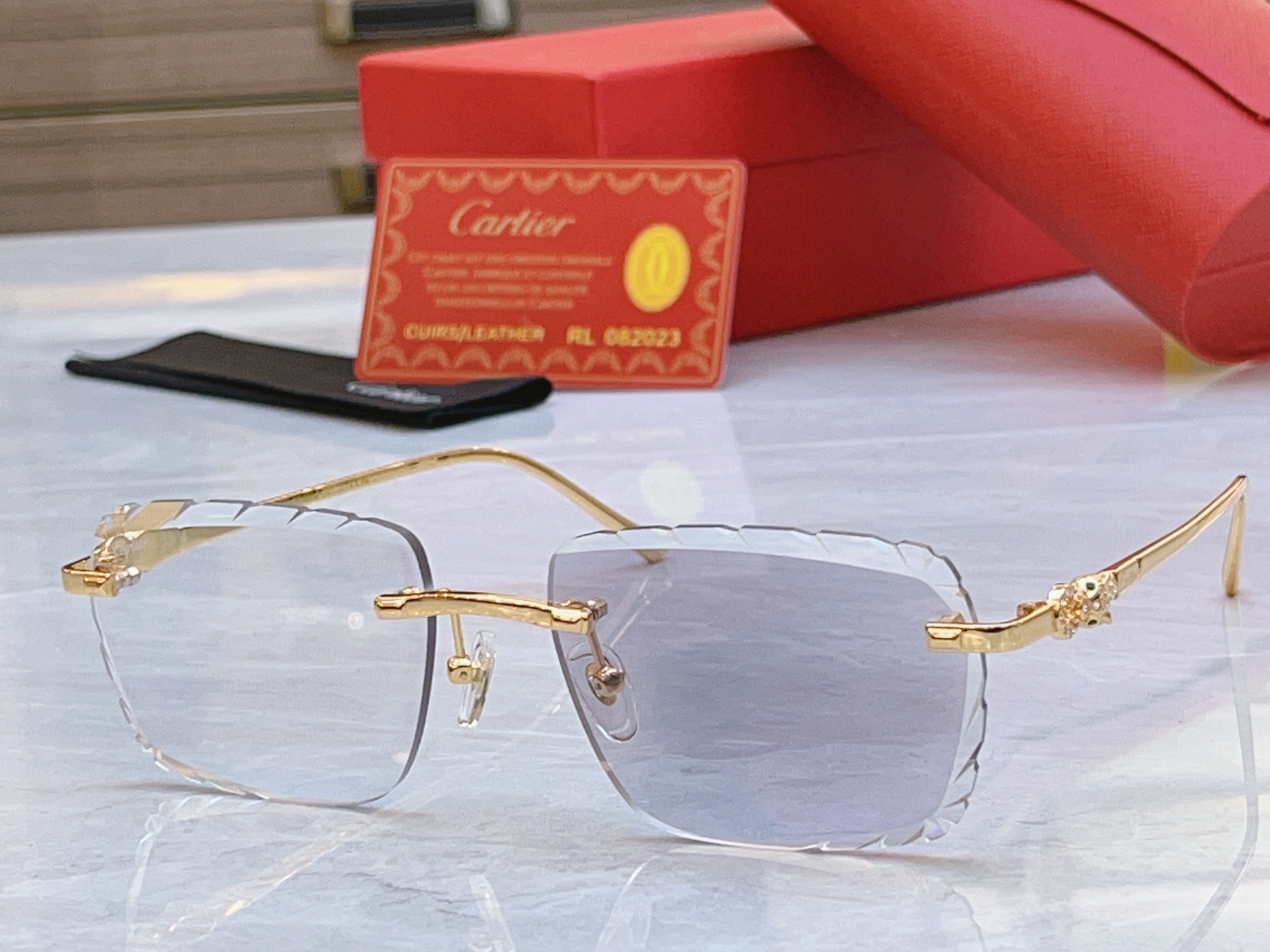 变色，【CARTIE*】卡地*亚新款太阳镜，Mod:CT1597LO，Size:57口18-142