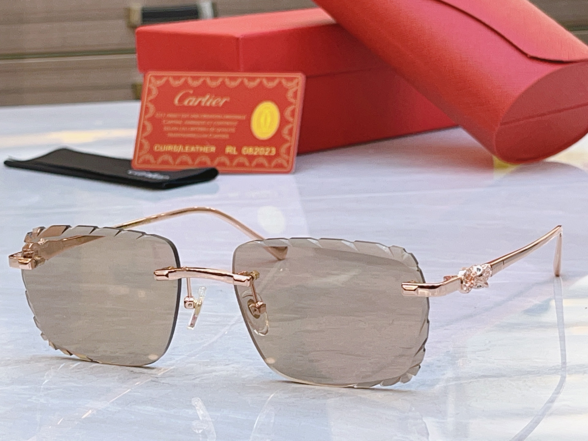 变色，【CARTIE*】卡地*亚新款太阳镜，Mod:CT1597LO，Size:57口18-142