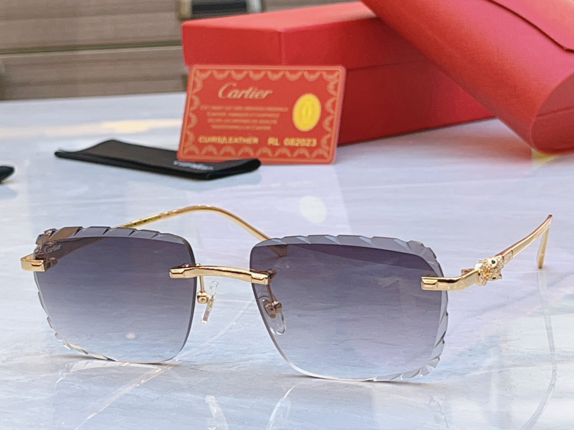 变色，【CARTIE*】卡地*亚新款太阳镜，Mod:CT1597LO，Size:57口18-142