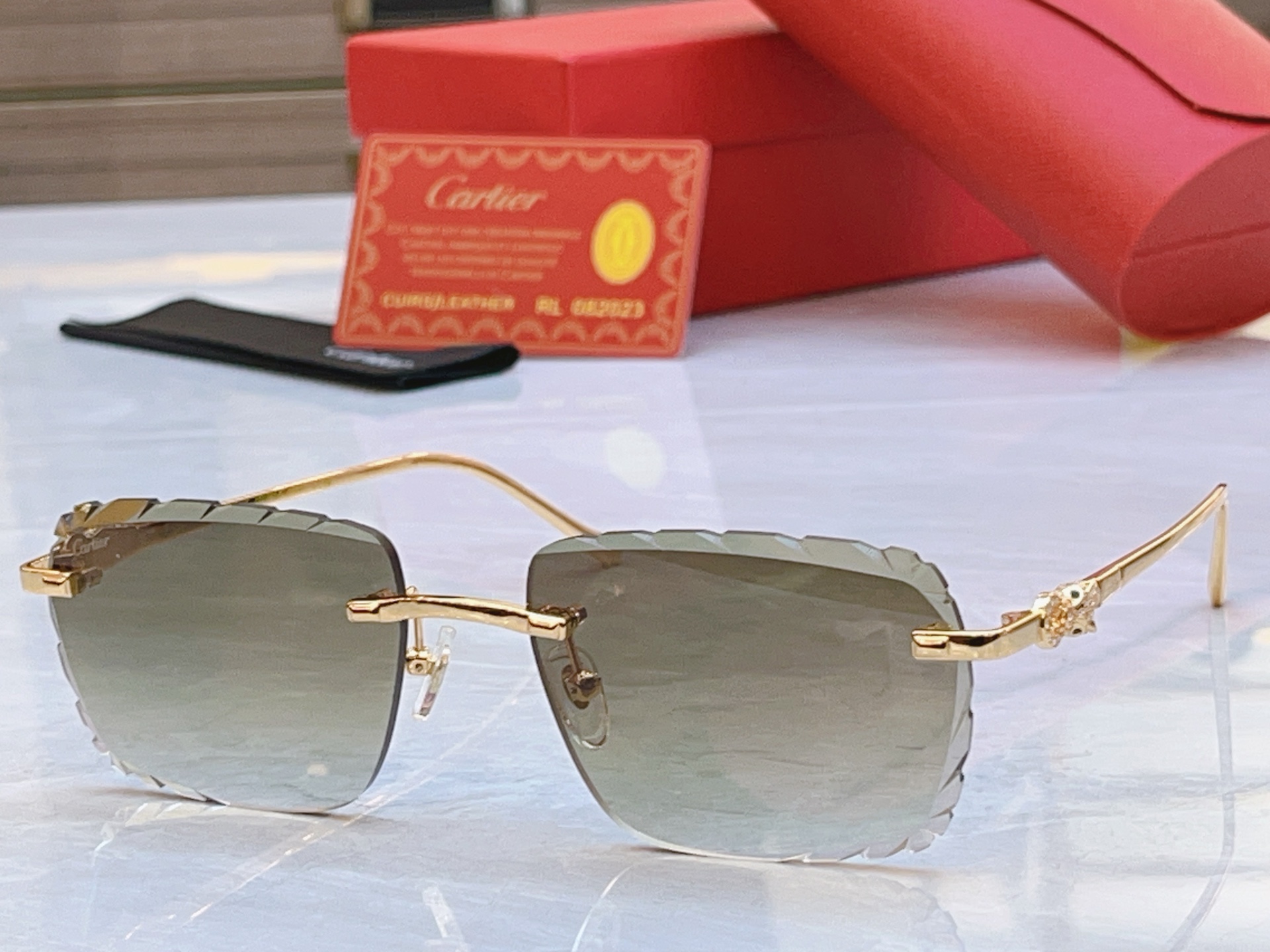 变色，【CARTIE*】卡地*亚新款太阳镜，Mod:CT1597LO，Size:57口18-142