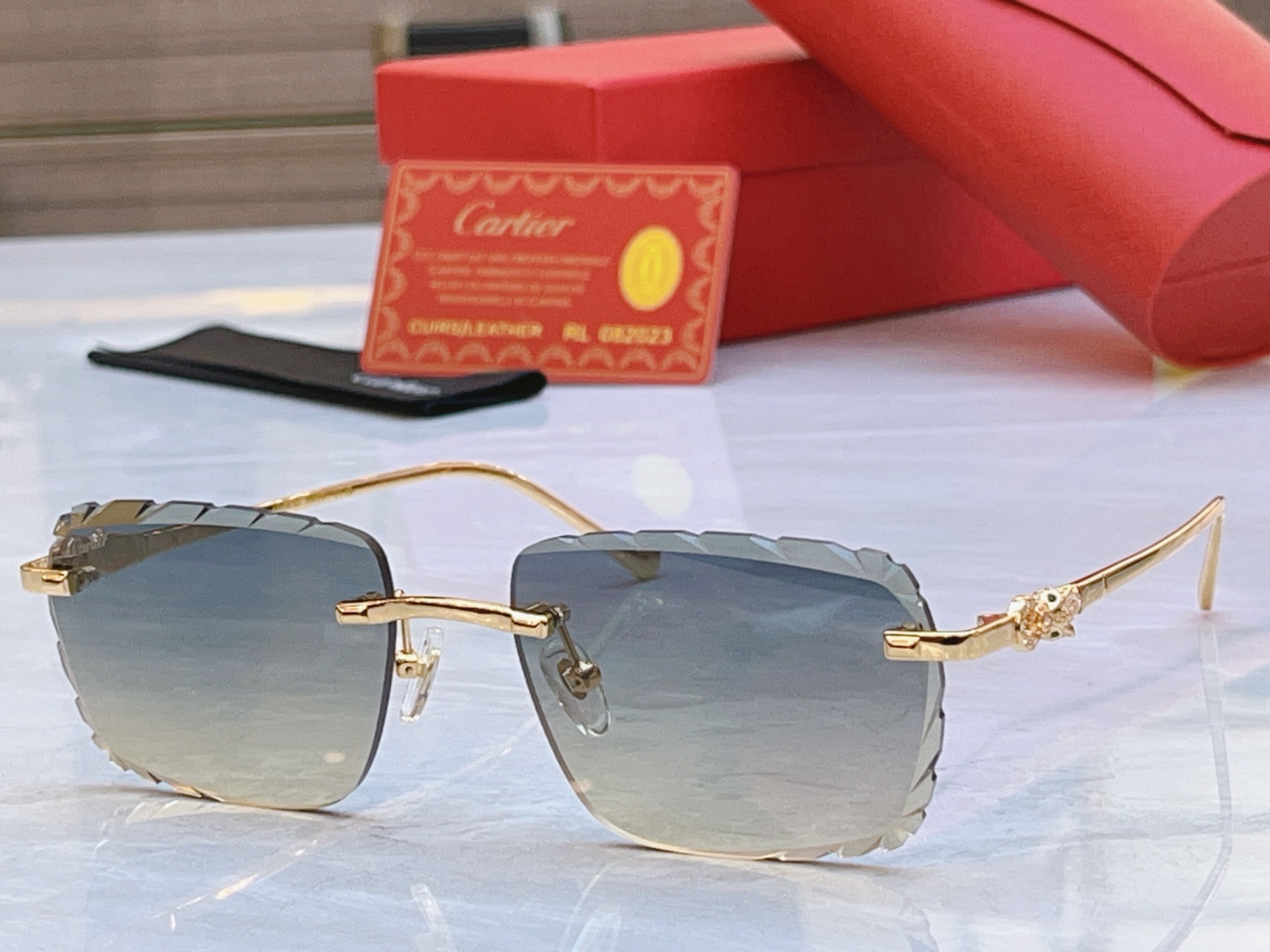 变色，【CARTIE*】卡地*亚新款太阳镜，Mod:CT1597LO，Size:57口18-142