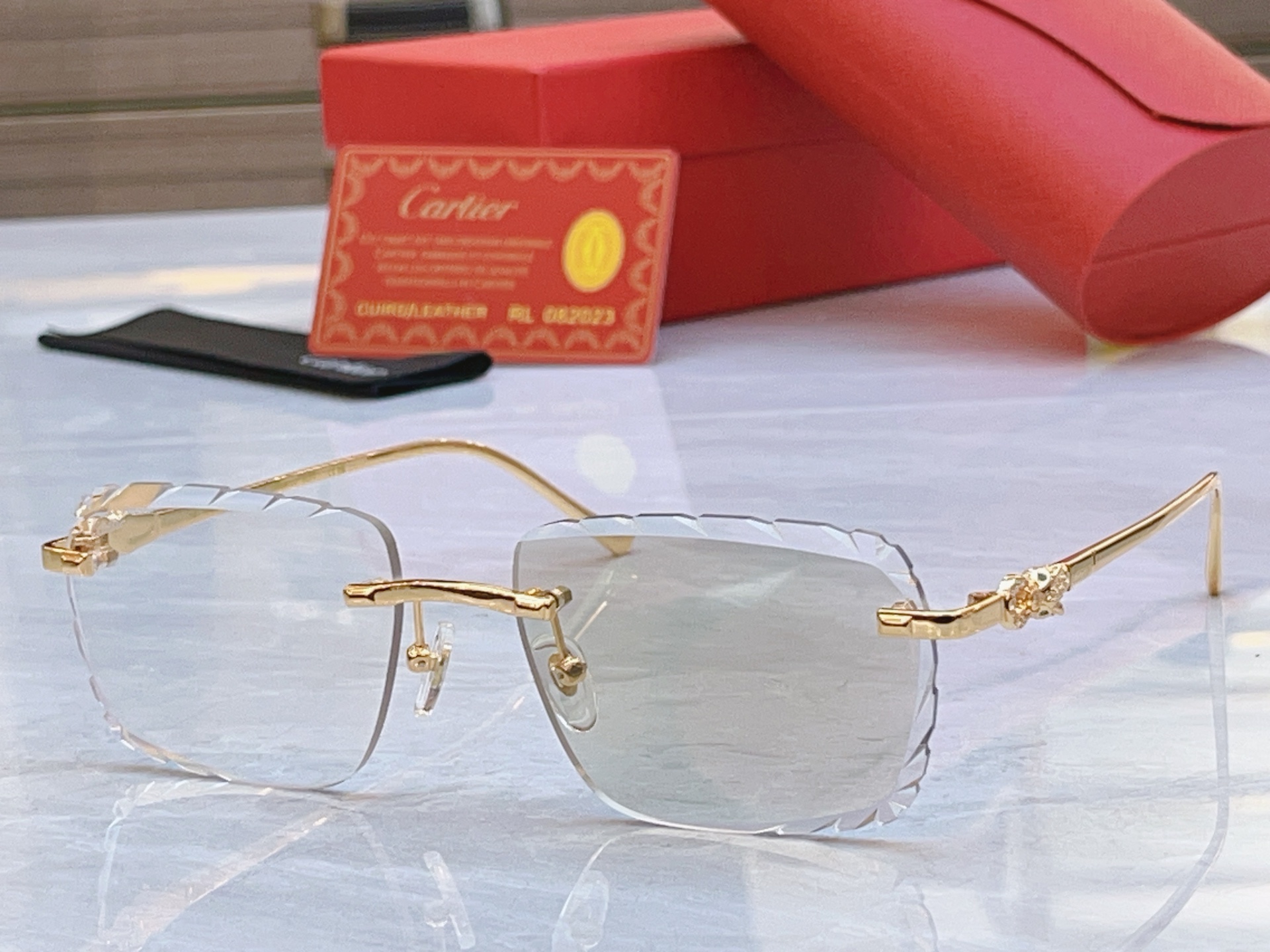 变色，【CARTIE*】卡地*亚新款太阳镜，Mod:CT1597LO，Size:57口18-142
