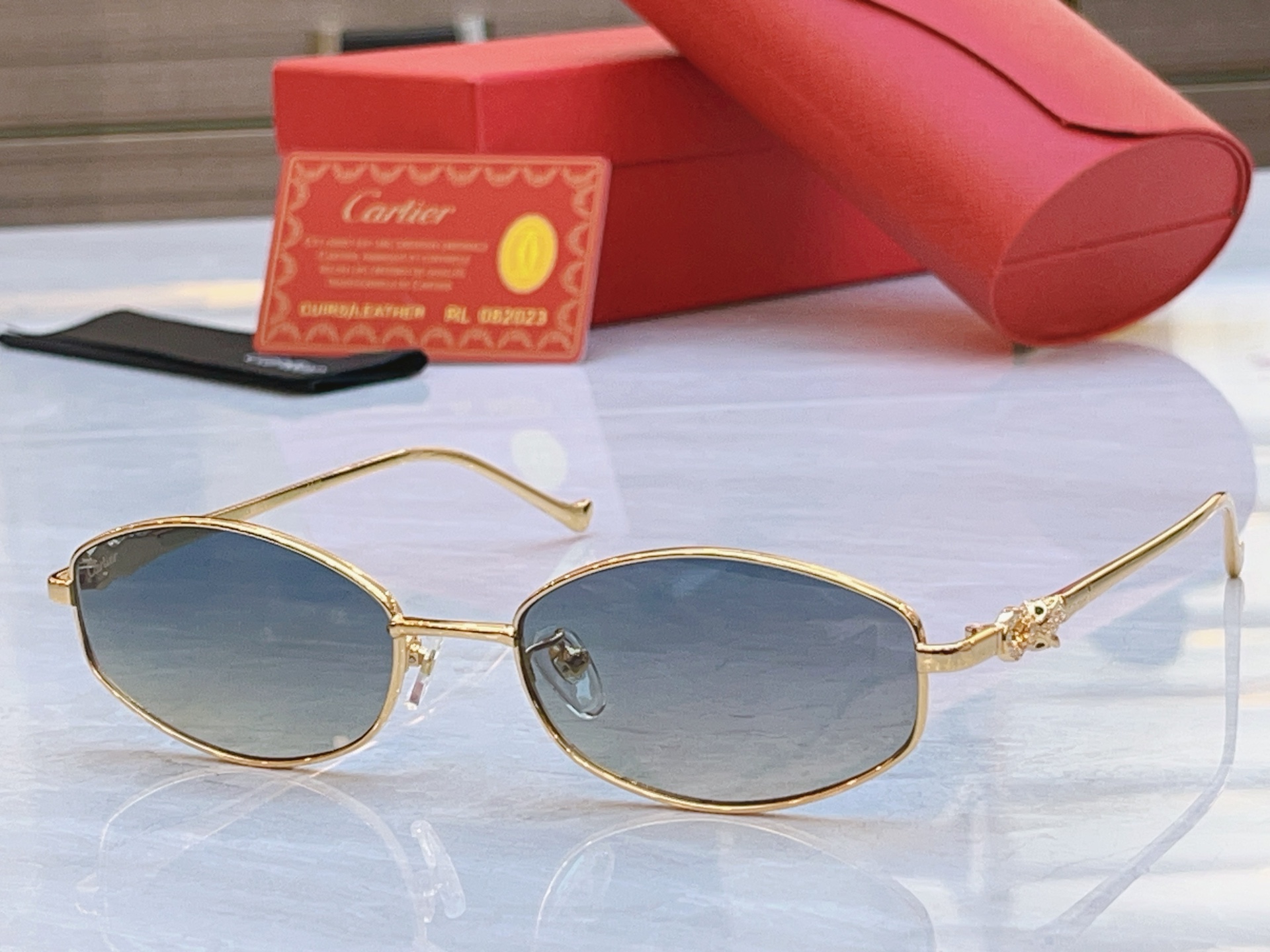 变色，【CARTIE*】卡地*亚新款太阳镜，Mod:CT1596LO，Size:57口18-142