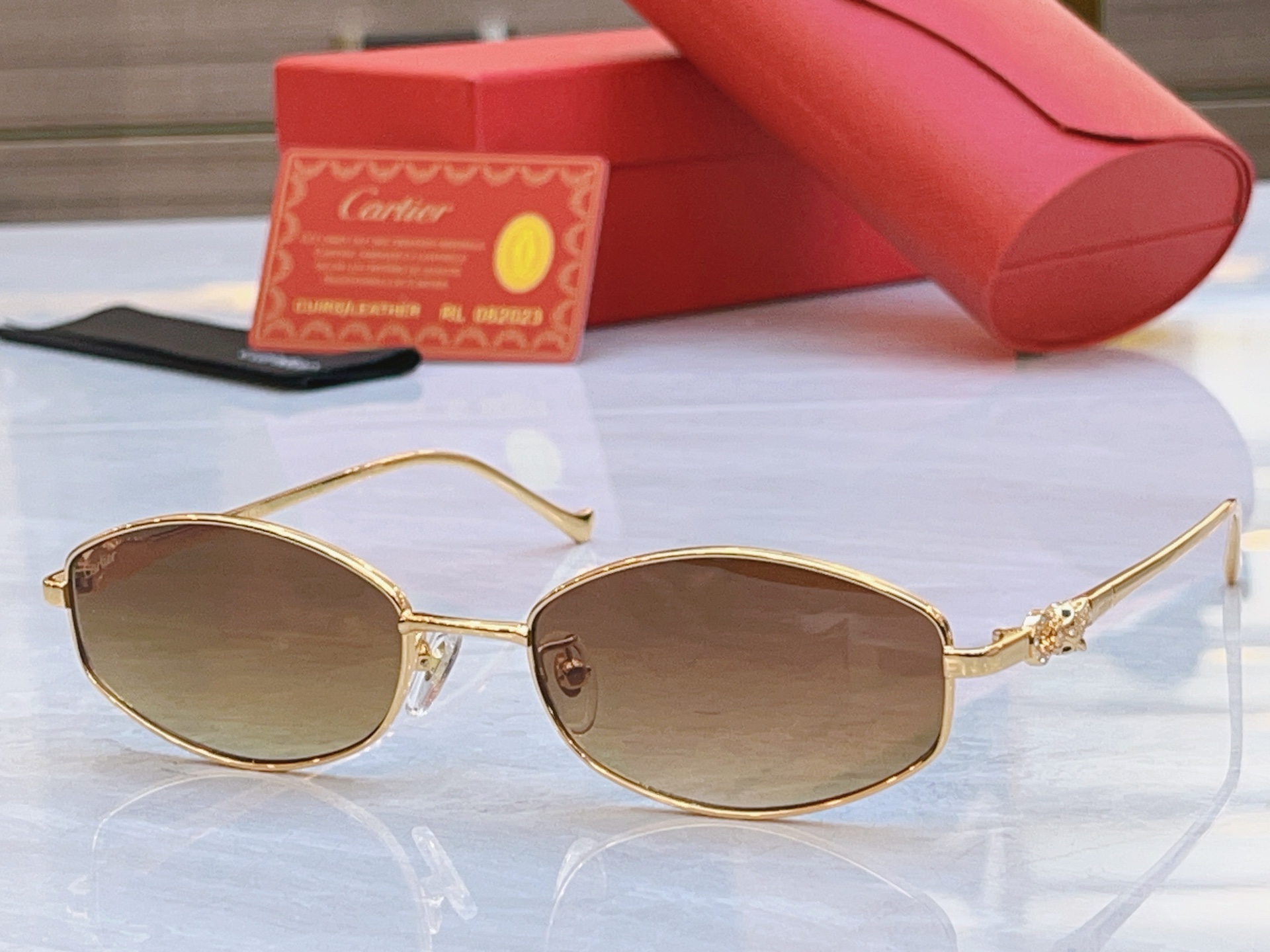 变色，【CARTIE*】卡地*亚新款太阳镜，Mod:CT1596LO，Size:57口18-142