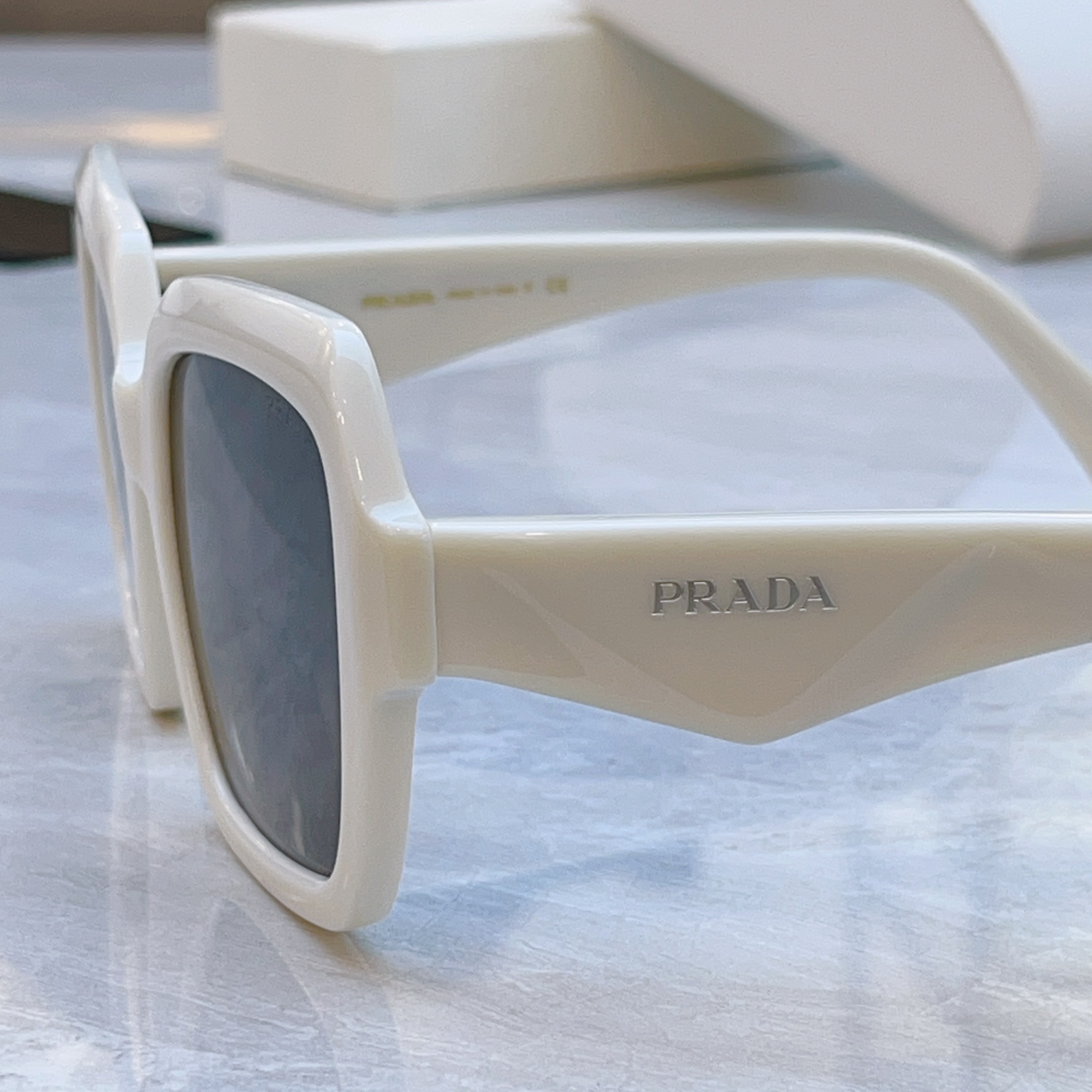 ，【PRAD*】普拉*达新款太阳镜🕶️，MODEL：SPR 28Z，SIZE：53口21-145