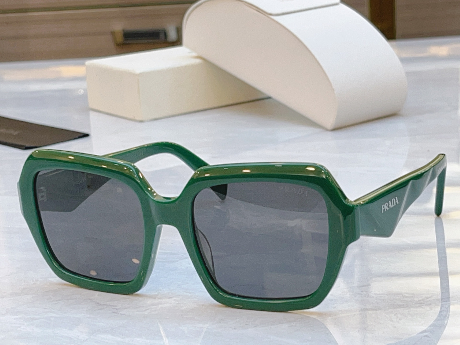 ，【PRAD*】普拉*达新款太阳镜🕶️，MODEL：SPR 28Z，SIZE：53口21-145