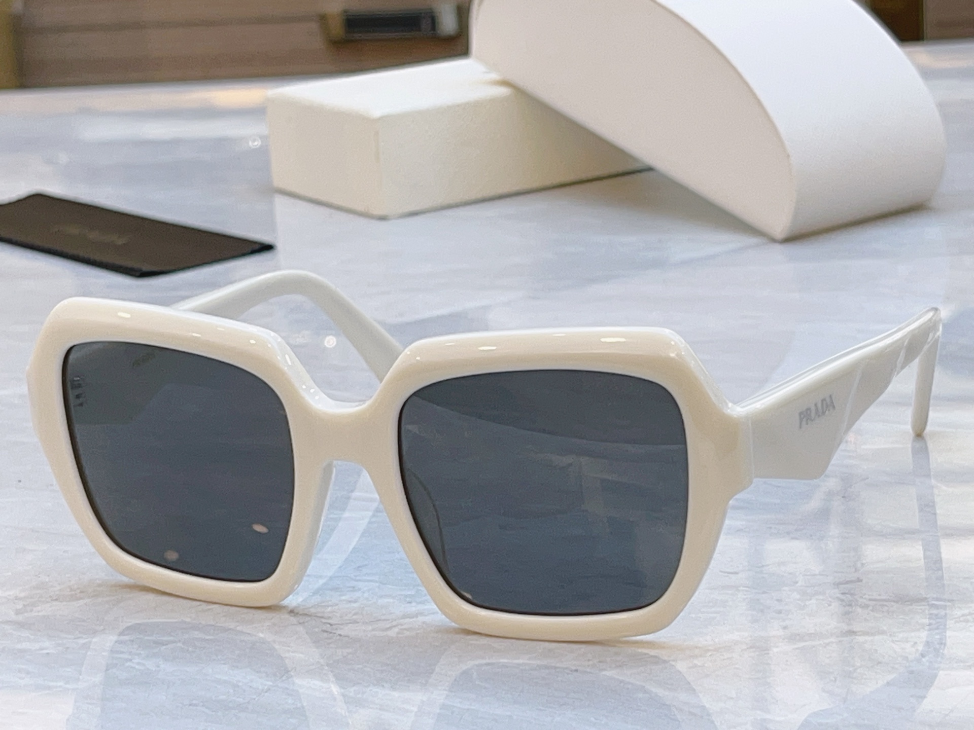 ，【PRAD*】普拉*达新款太阳镜🕶️，MODEL：SPR 28Z，SIZE：53口21-145