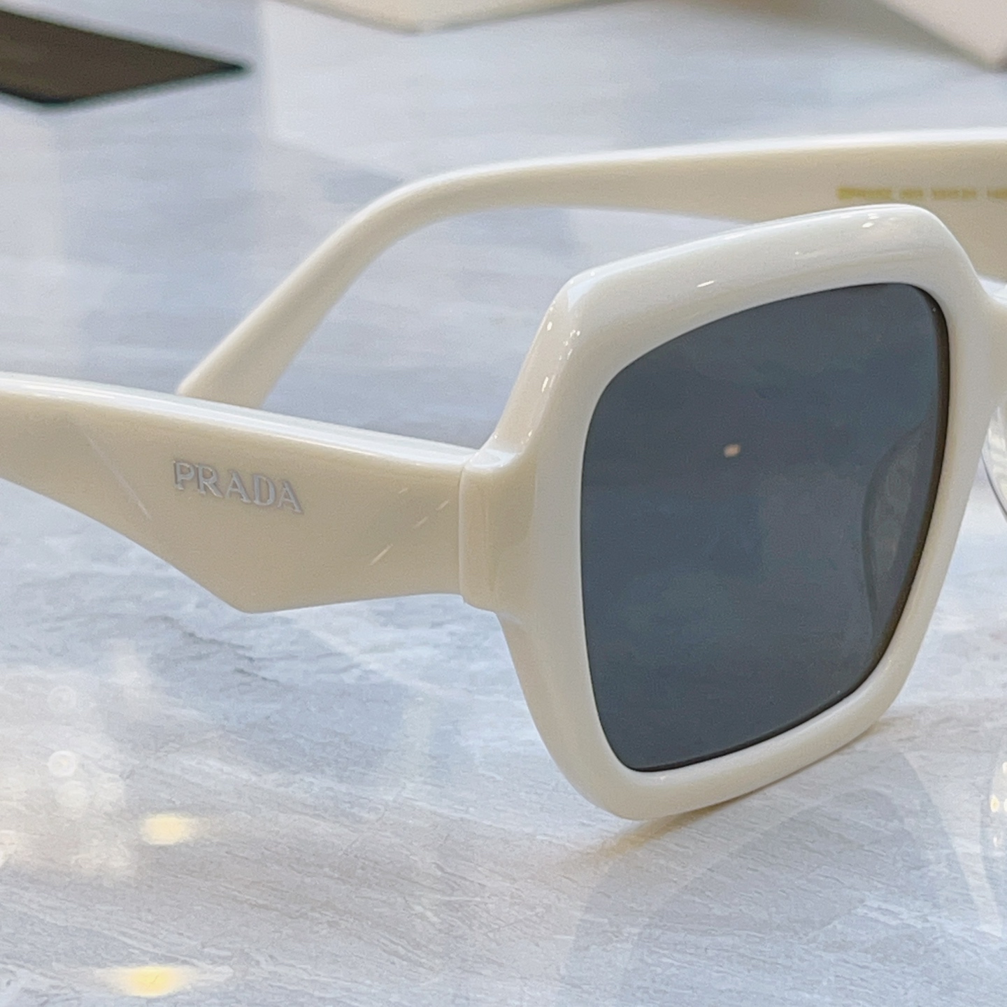 ，【PRAD*】普拉*达新款太阳镜🕶️，MODEL：SPR 28Z，SIZE：53口21-145