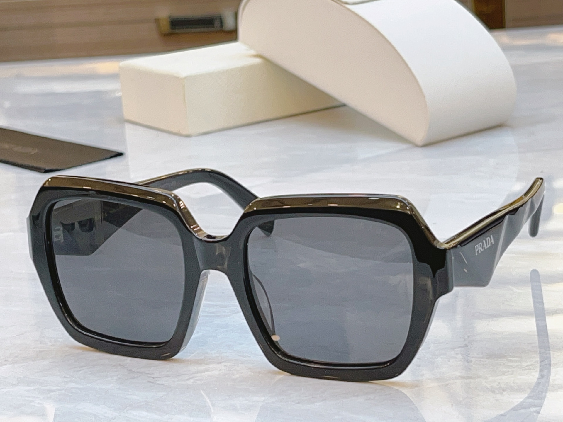 ，【PRAD*】普拉*达新款太阳镜🕶️，MODEL：SPR 28Z，SIZE：53口21-145