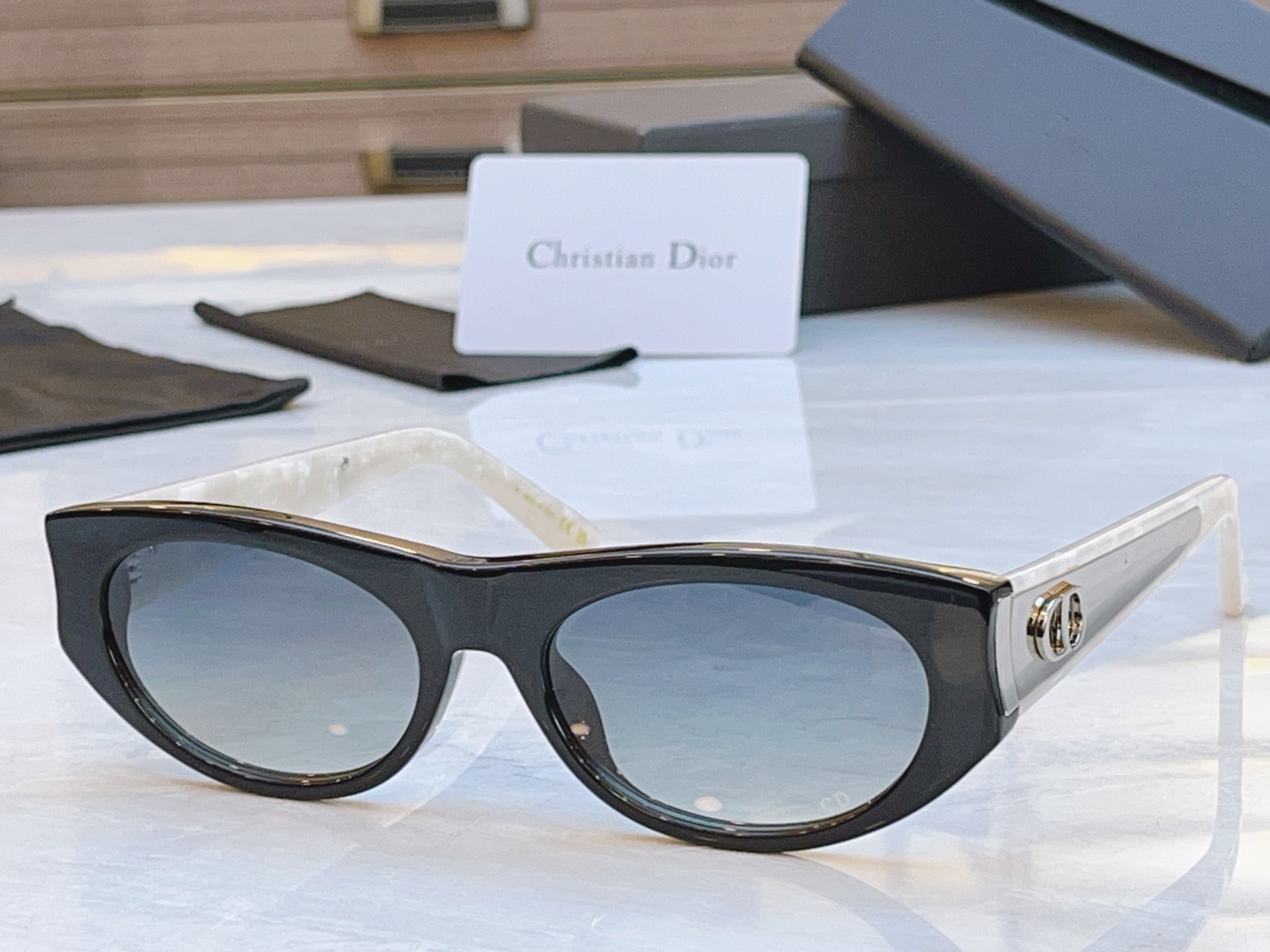 ，【DIO* 】迪*奥新款太阳镜，MODEL：DiorGlow B2F，SIZE：56口18-140