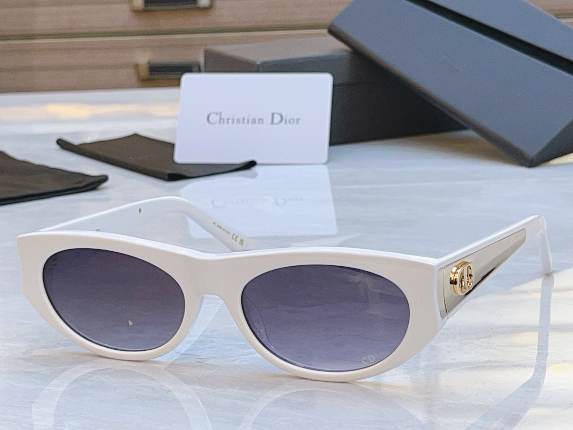 ，【DIO* 】迪*奥新款太阳镜，MODEL：DiorGlow B2F，SIZE：56口18-140