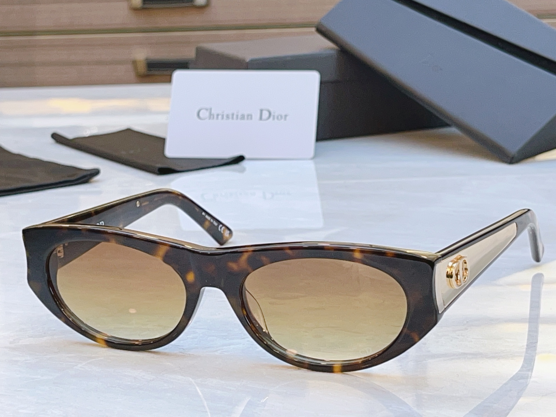 ，【DIO* 】迪*奥新款太阳镜，MODEL：DiorGlow B2F，SIZE：56口18-140